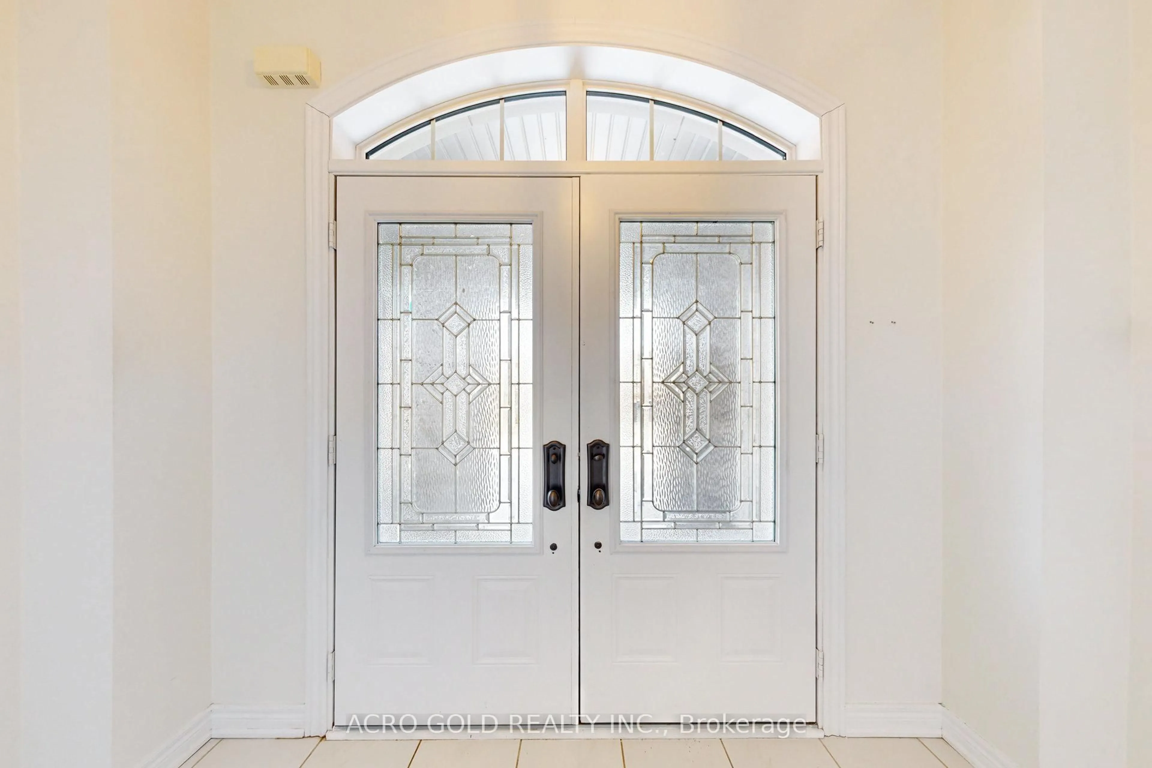 Indoor entryway for 4681 Ray Lane, Burlington Ontario L7M 0N9