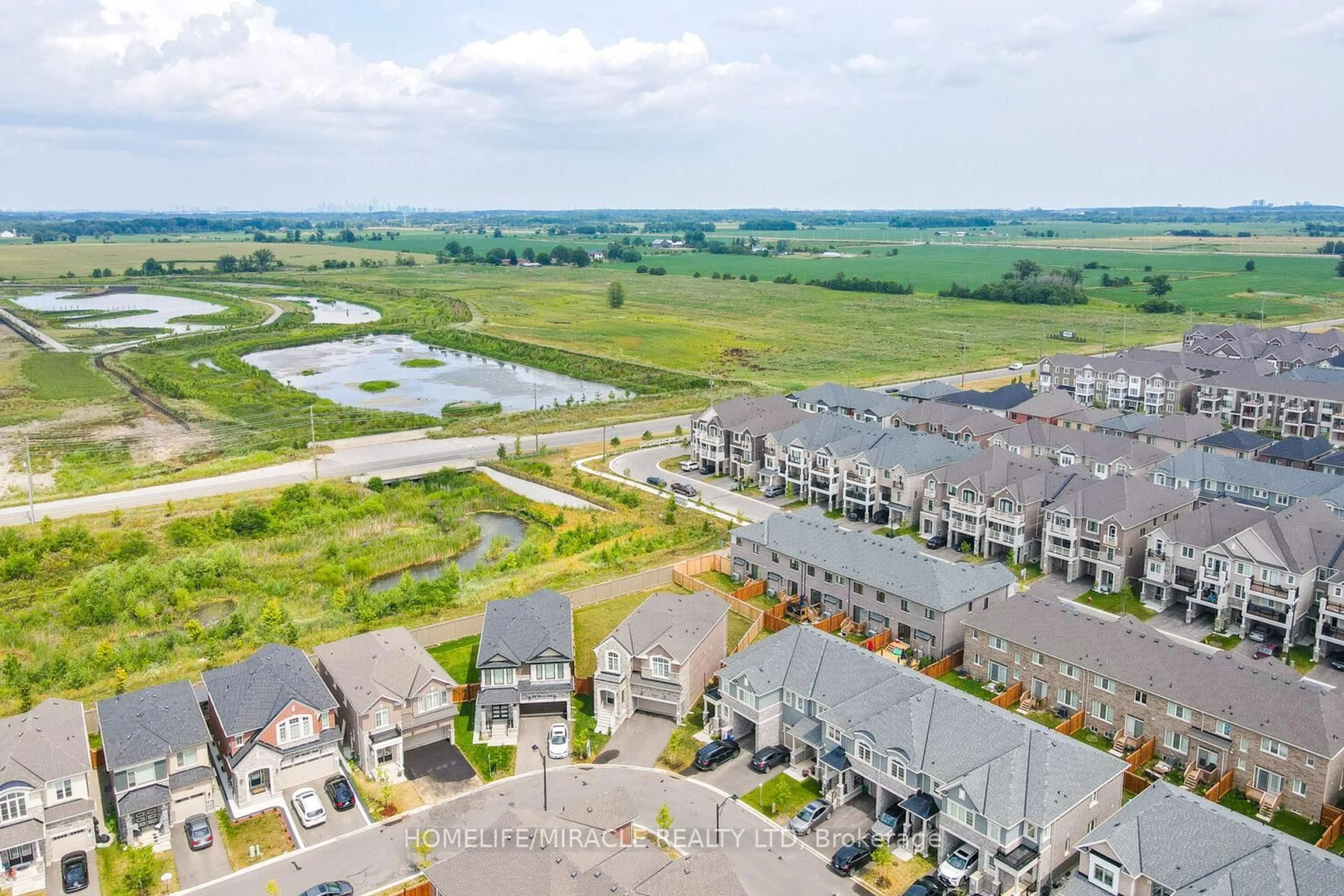 A pic from outside/outdoor area/front of a property/back of a property/a pic from drone, unknown for 1725 Thames Circ, Milton Ontario L9E 1Y5