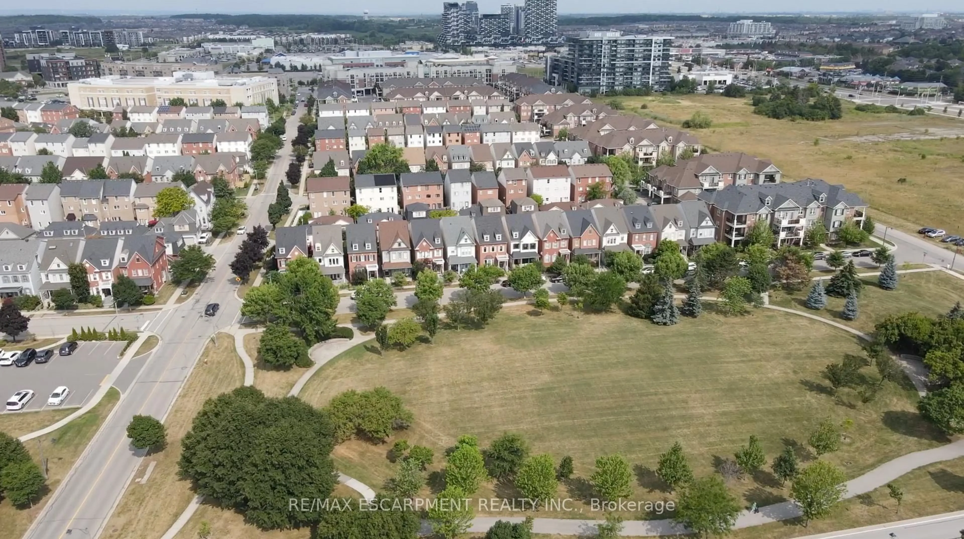 A pic from outside/outdoor area/front of a property/back of a property/a pic from drone, city buildings view from balcony for 249 Roxton Rd, Oakville Ontario L6H 7K3