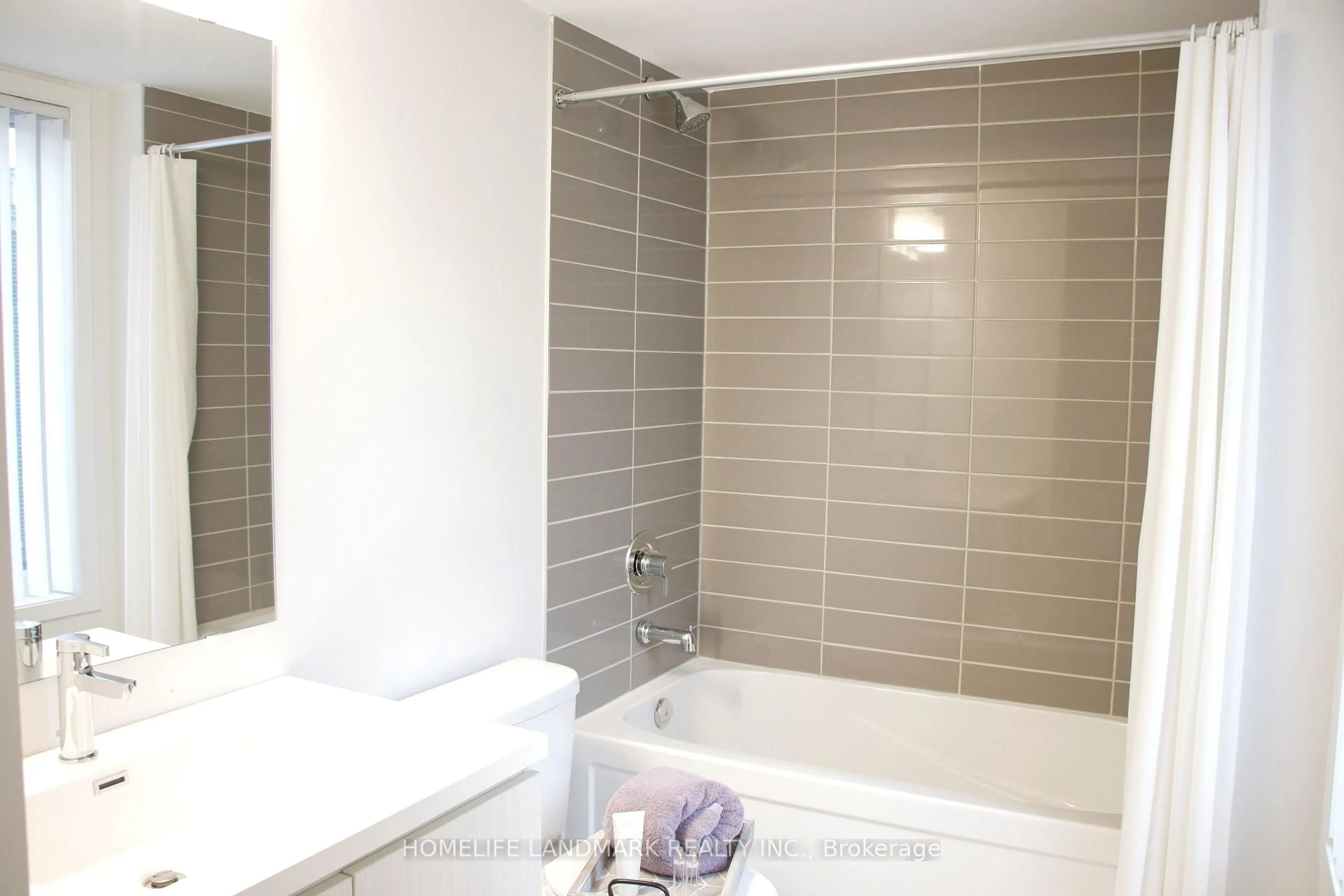 Standard bathroom, ceramic/tile floor for 15 William Jackson Way #31, Toronto Ontario M8V 0J5