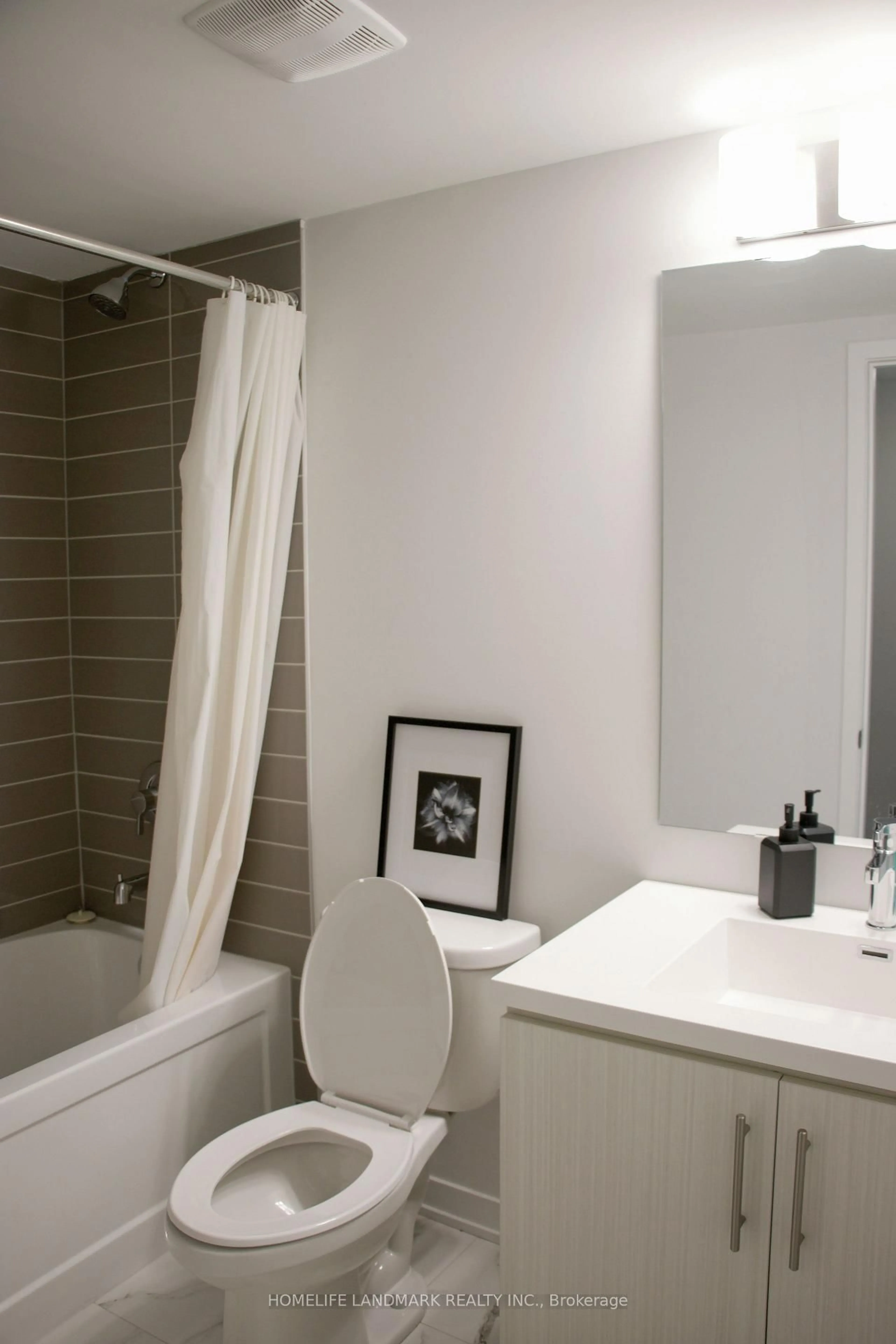Standard bathroom, ceramic/tile floor for 15 William Jackson Way #31, Toronto Ontario M8V 0J5