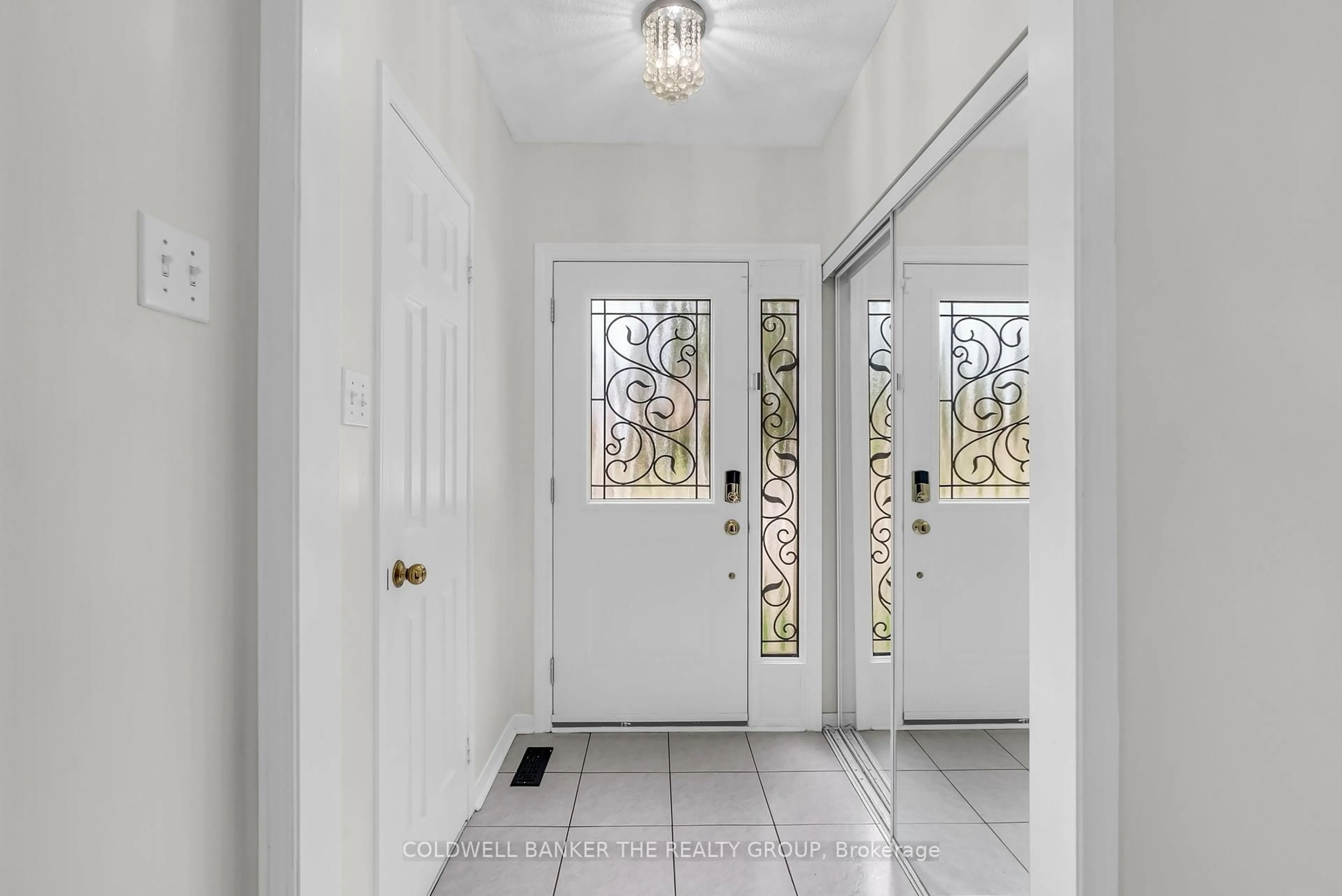 Indoor entryway for 1 Torada Crt, Brampton Ontario L7A 1H5