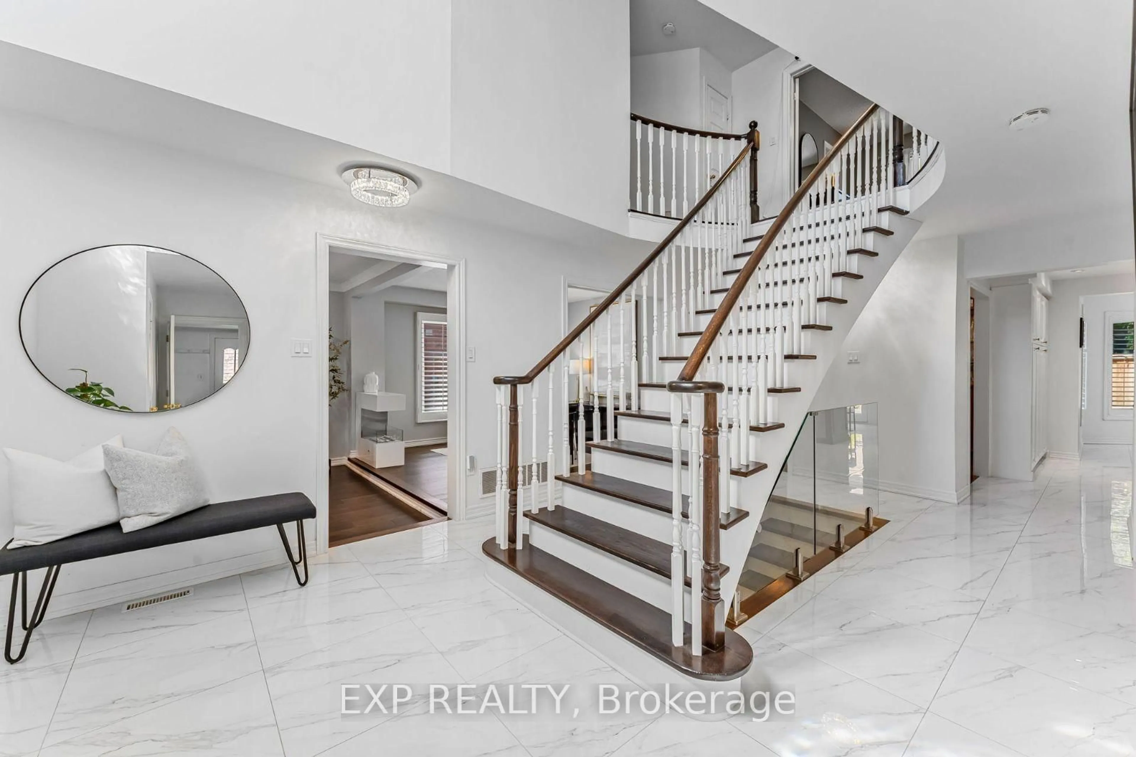 Indoor entryway for 2816 Rosewood Lane, Oakville Ontario L6J 7M5