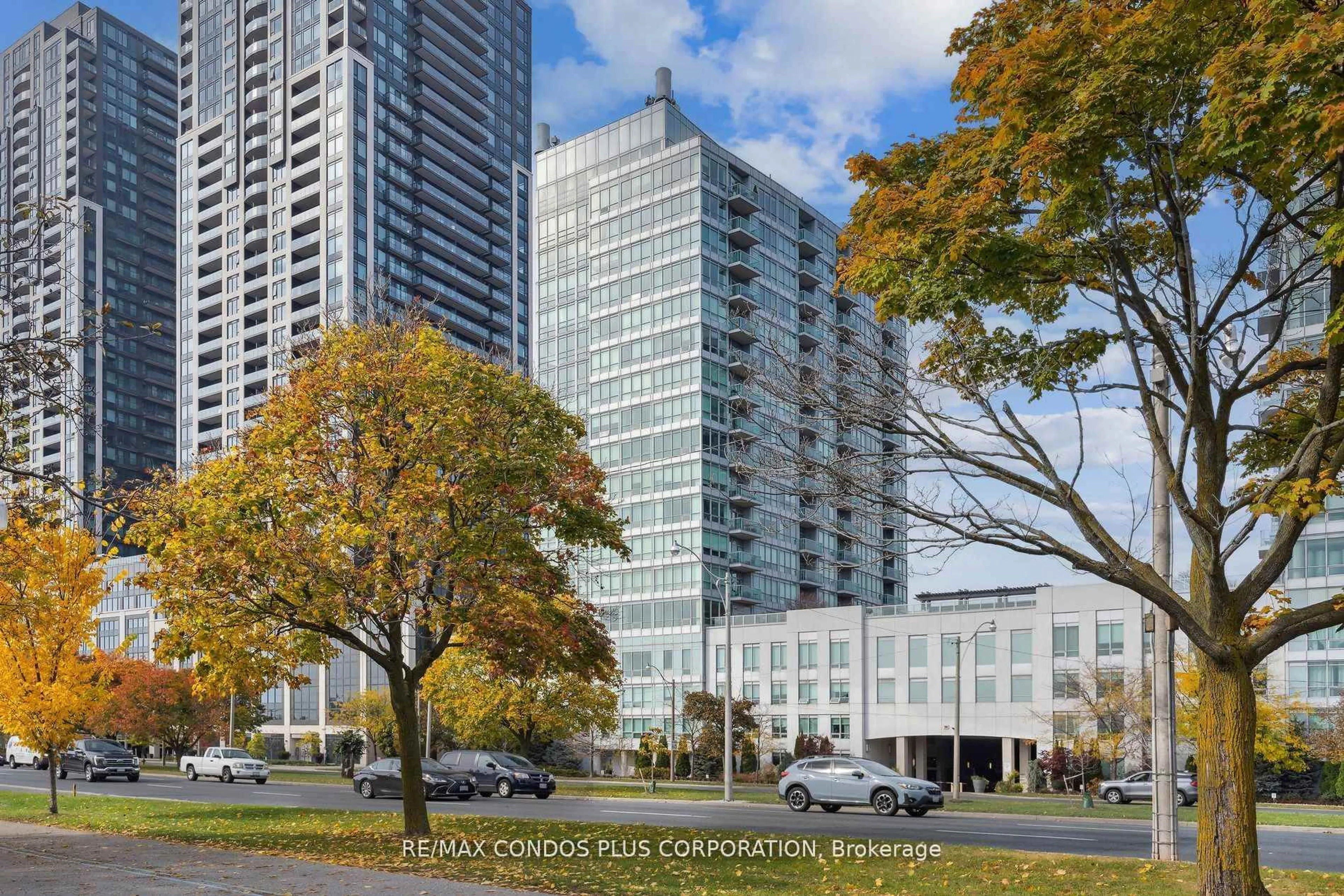 Indoor foyer for 1910 Lake Shore Blvd #LPH01, Toronto Ontario M6S 1A2