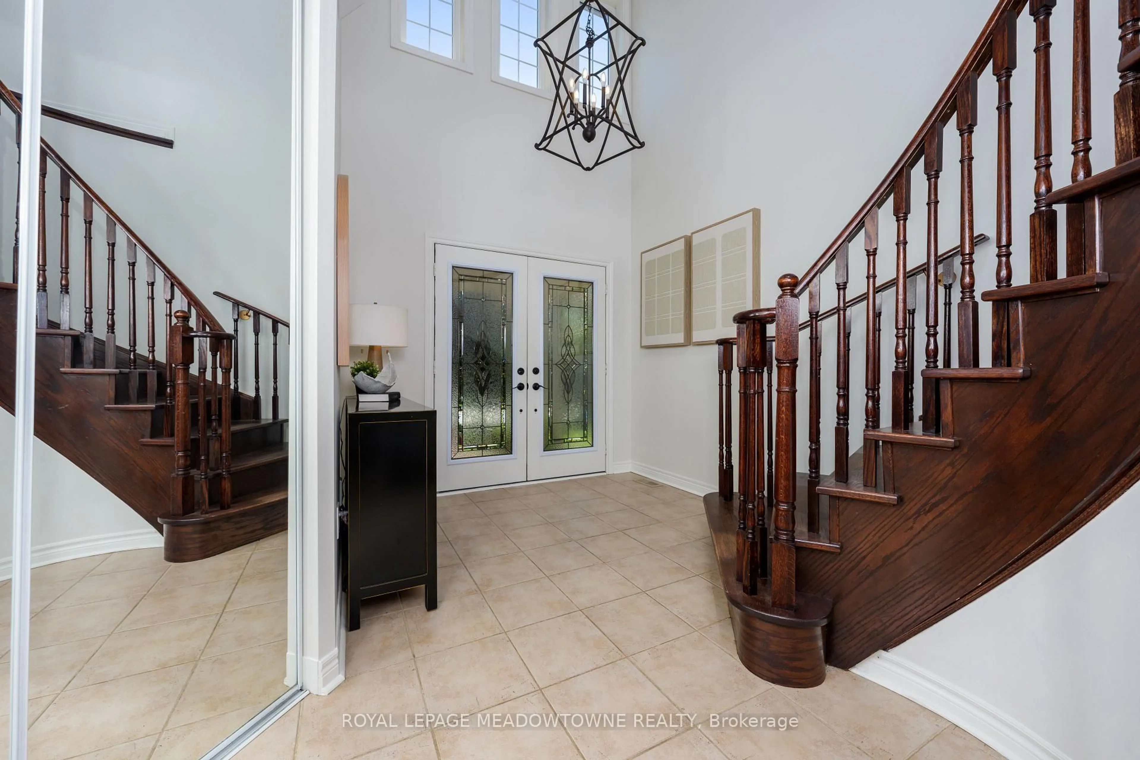 Indoor foyer for 15 Milfoil St, Halton Hills Ontario L7G 6L9