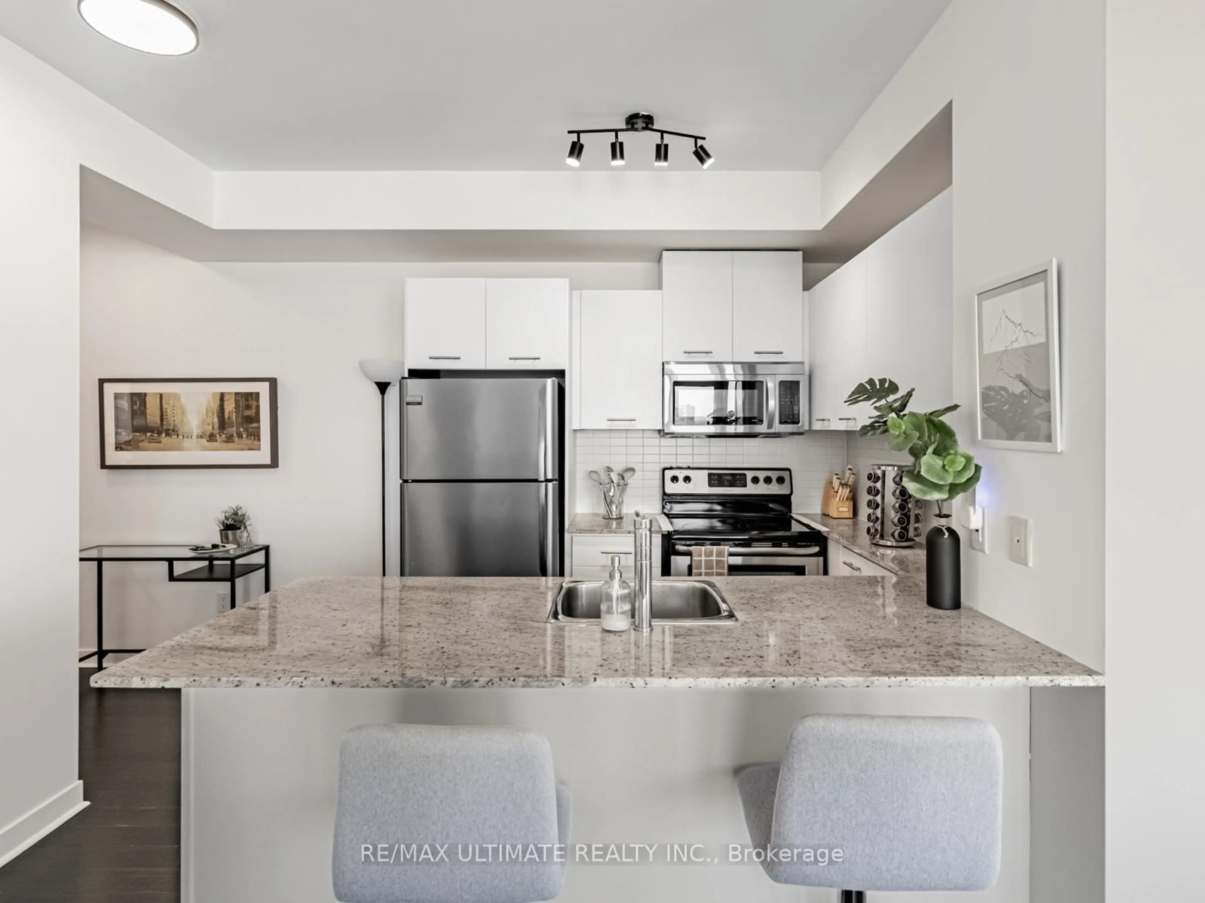 Open concept kitchen, ceramic/tile floor for 360 Square One Dr #1211, Mississauga Ontario L5B 0G7