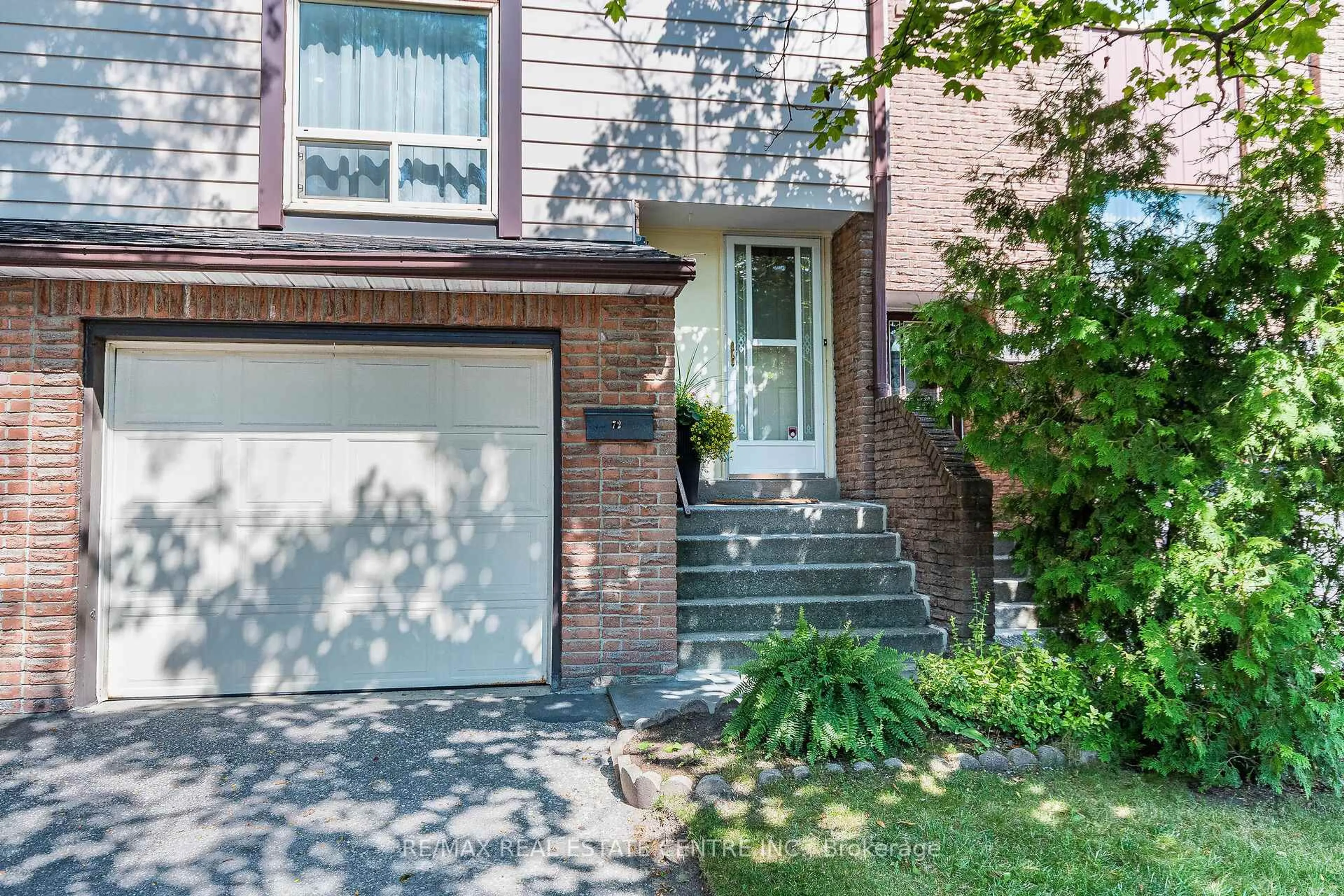 Home with brick exterior material, street for 1221 Dundix Rd, Mississauga Ontario L4Y 3Y9