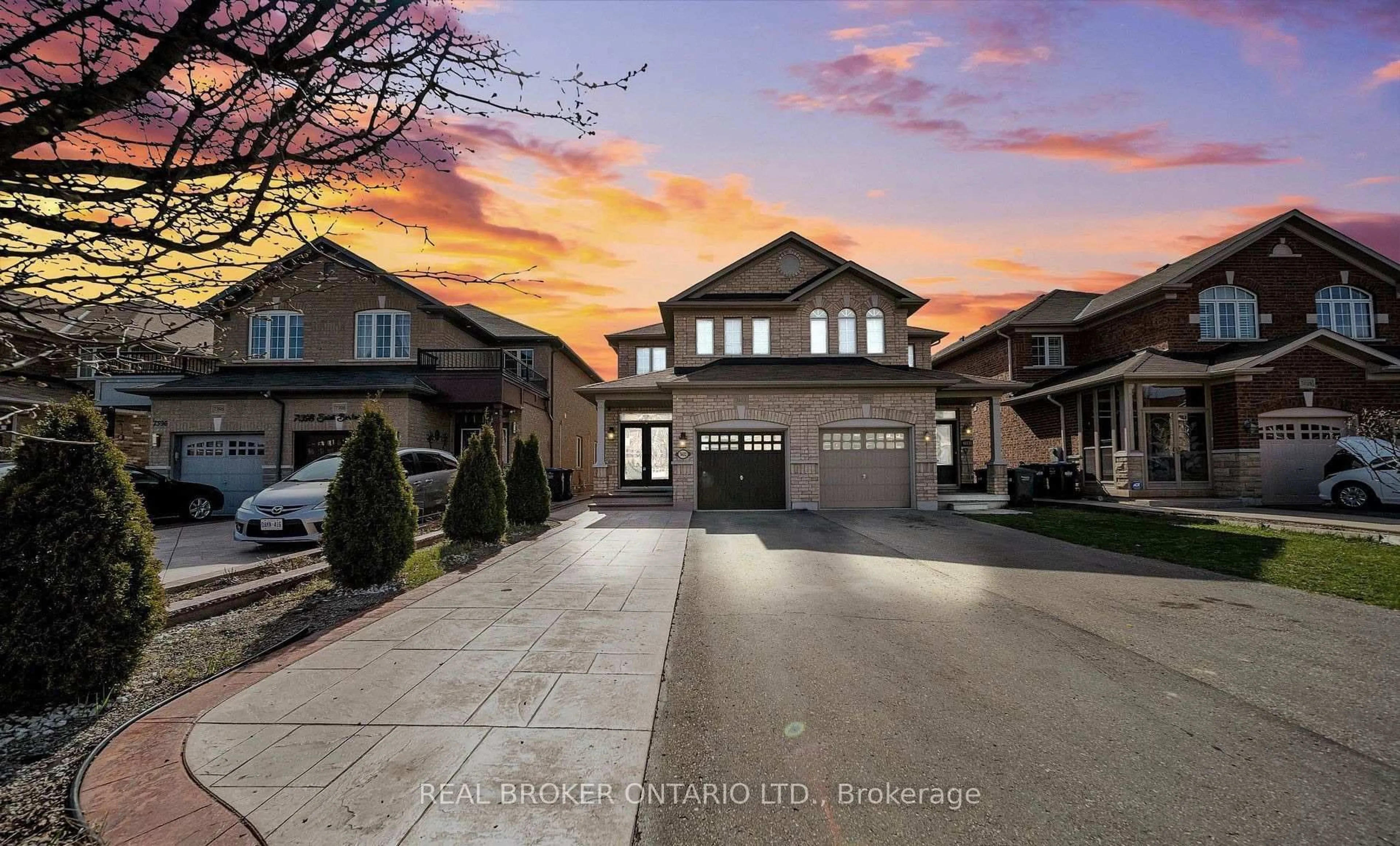 Unknown for 7402 Saint Barbara Blvd, Mississauga Ontario L5W 0C3