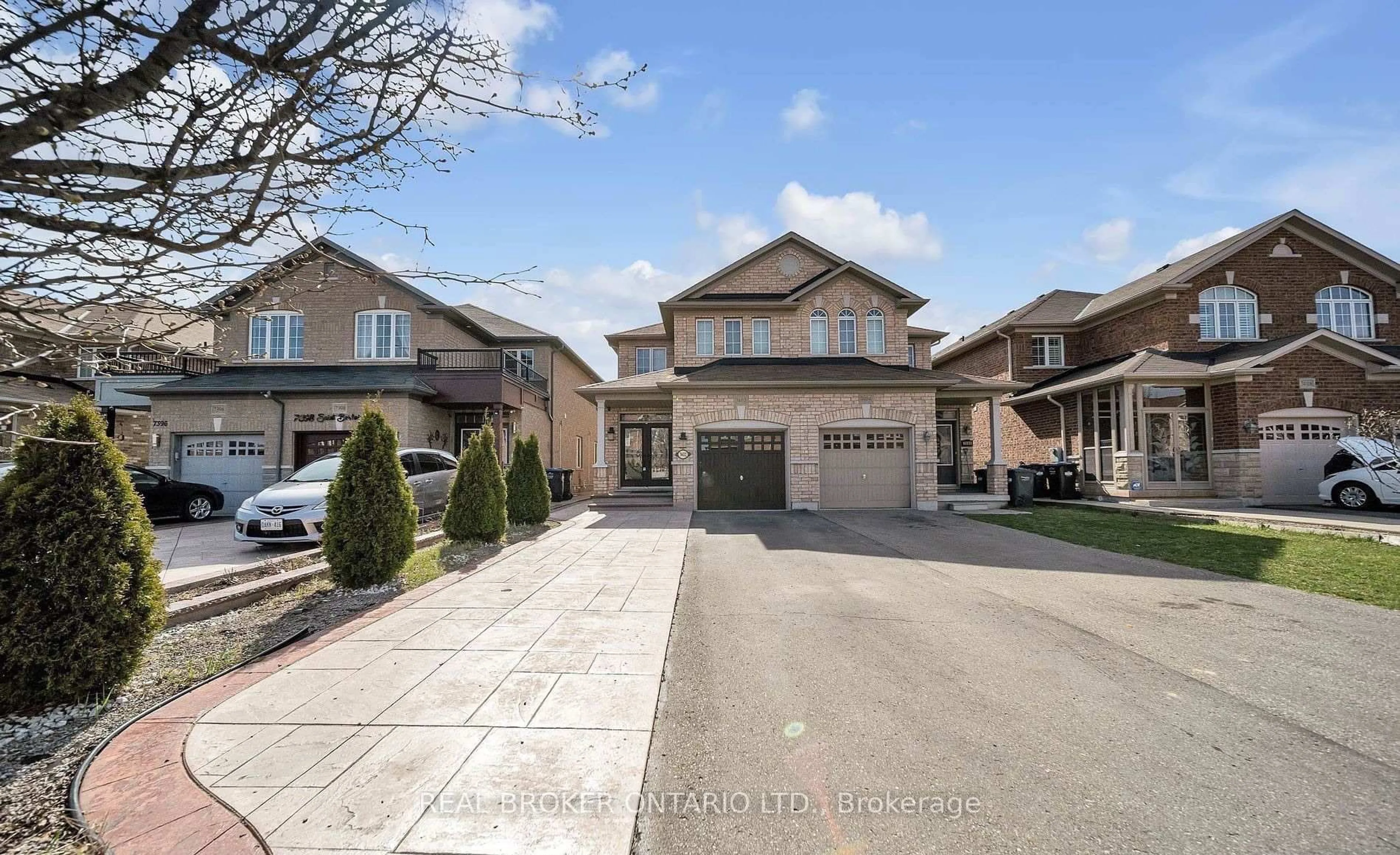 Unknown for 7402 Saint Barbara Blvd, Mississauga Ontario L5W 0C3