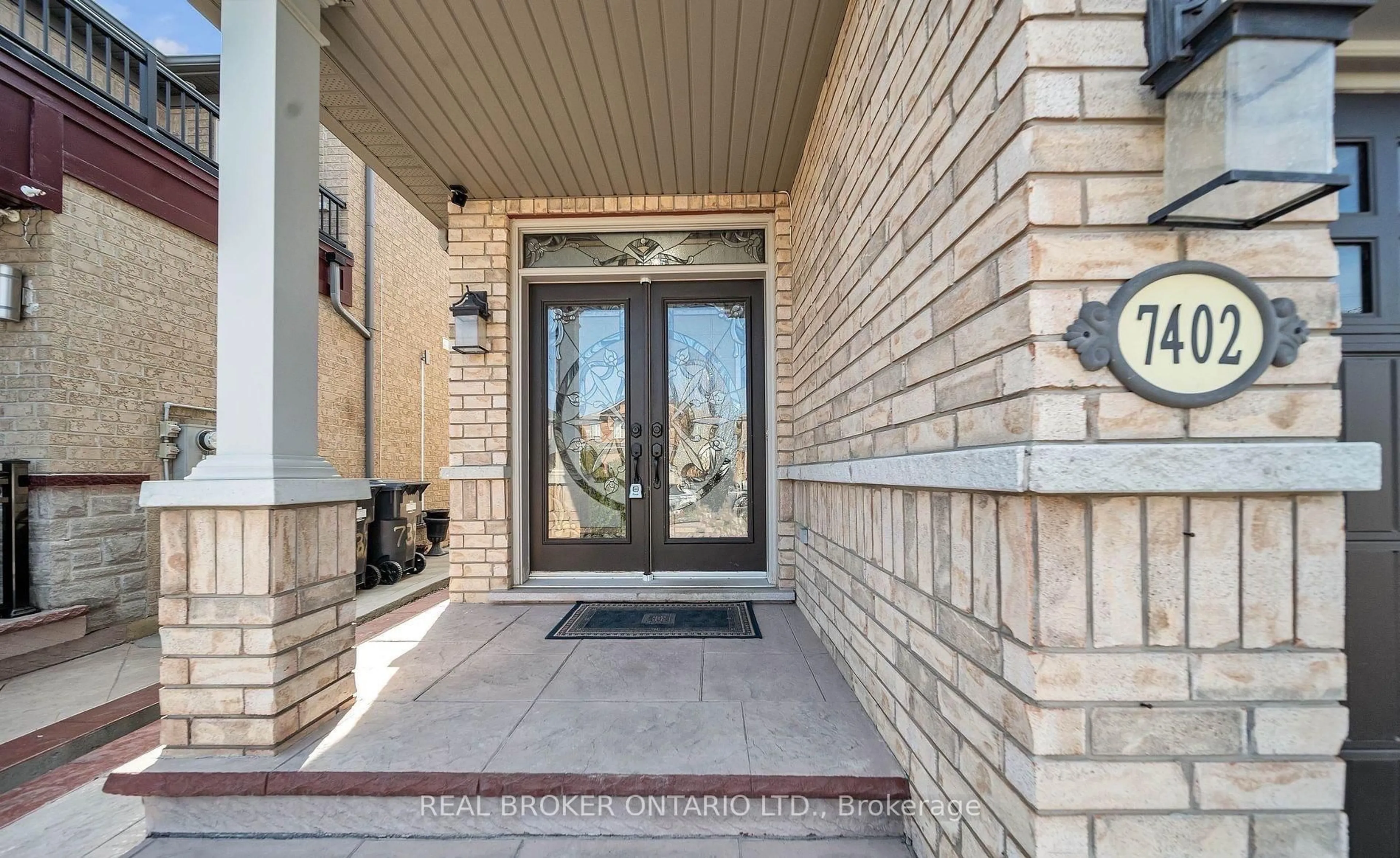 Indoor entryway for 7402 Saint Barbara Blvd, Mississauga Ontario L5W 0C3