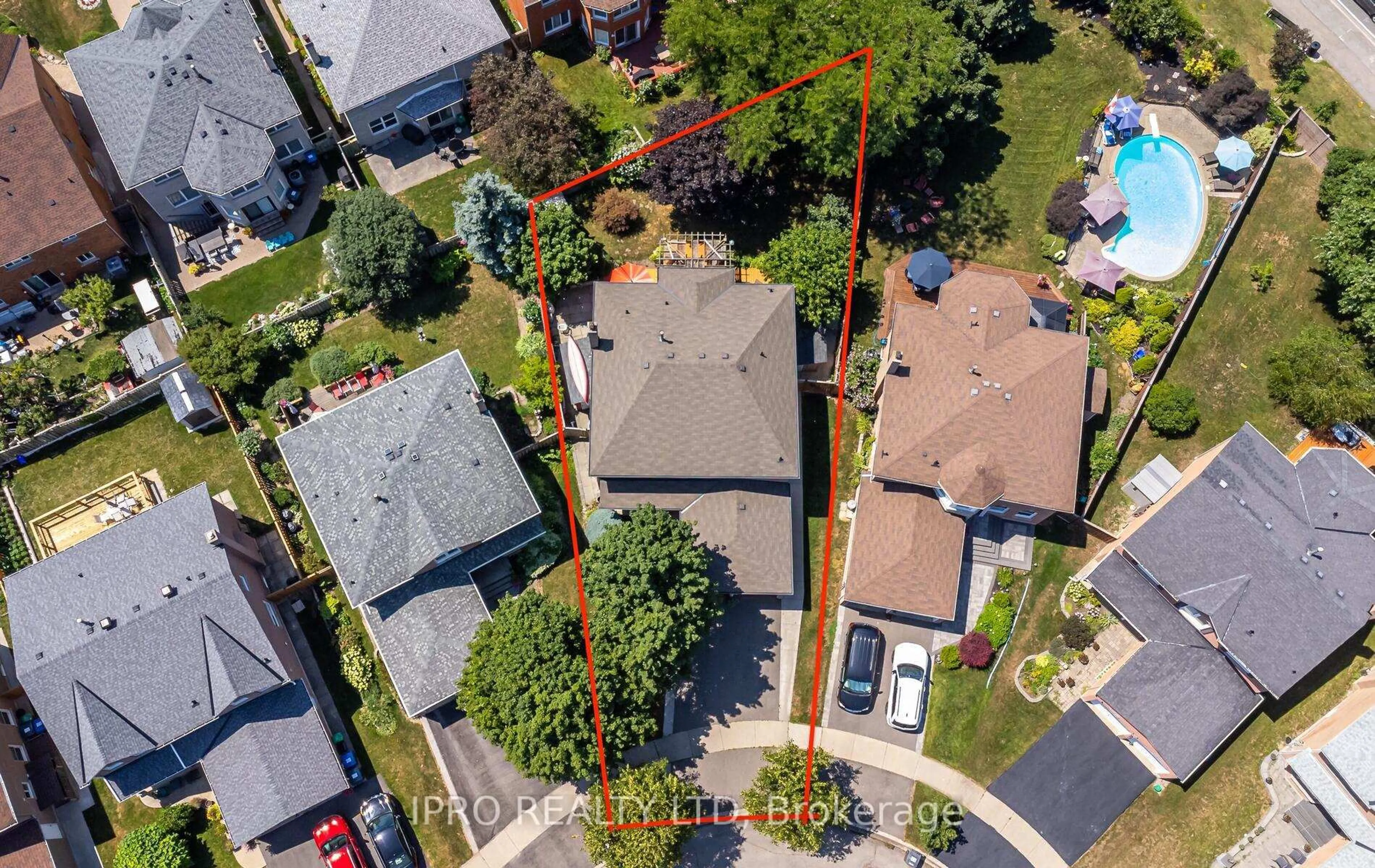 A pic from outside/outdoor area/front of a property/back of a property/a pic from drone, street for 12 Neville Cres, Brampton Ontario L6S 5L1