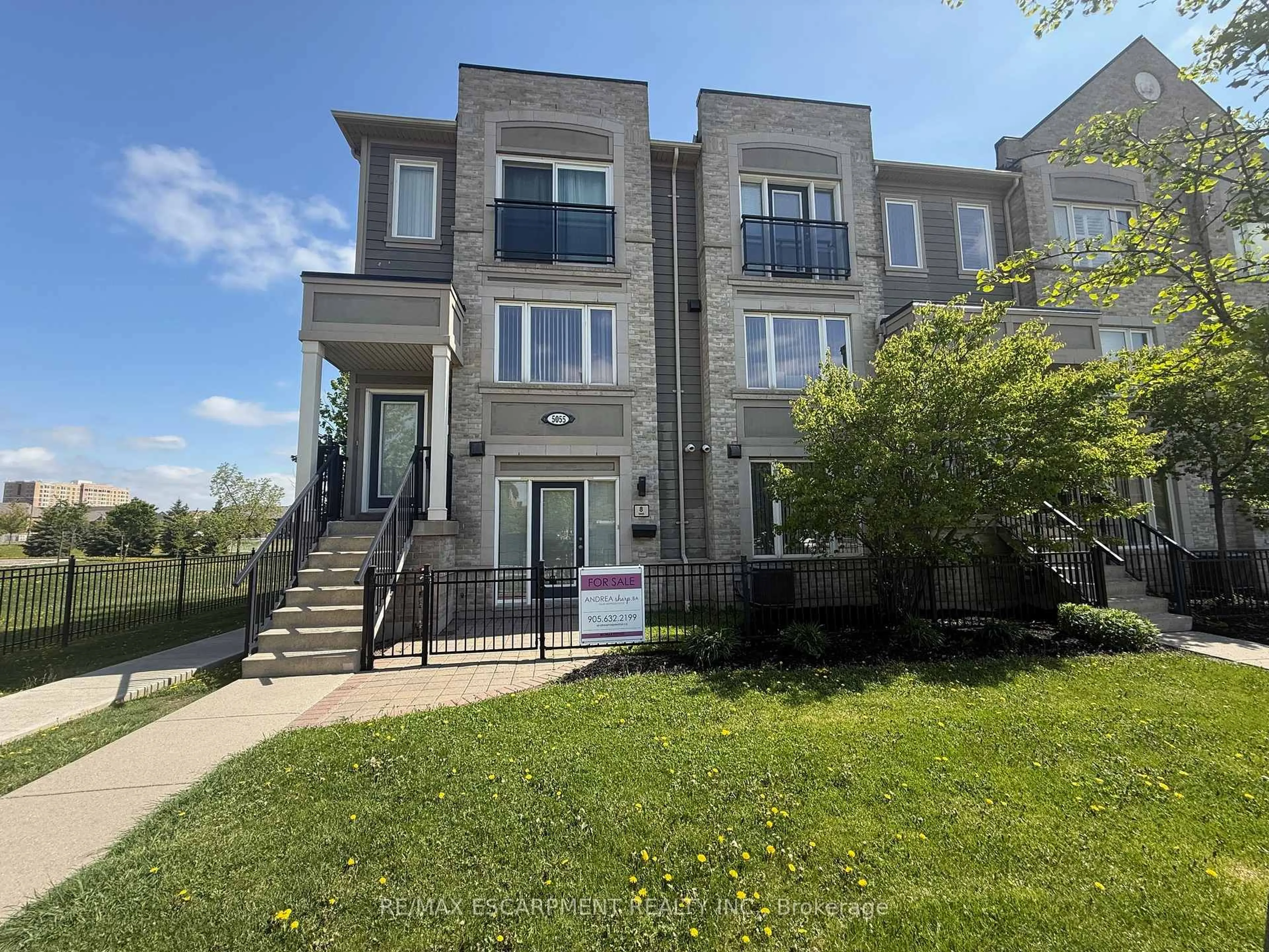 A pic from outside/outdoor area/front of a property/back of a property/a pic from drone, unknown for 5055 Oscar Peterson Blvd #8, Mississauga Ontario L5M 0P4