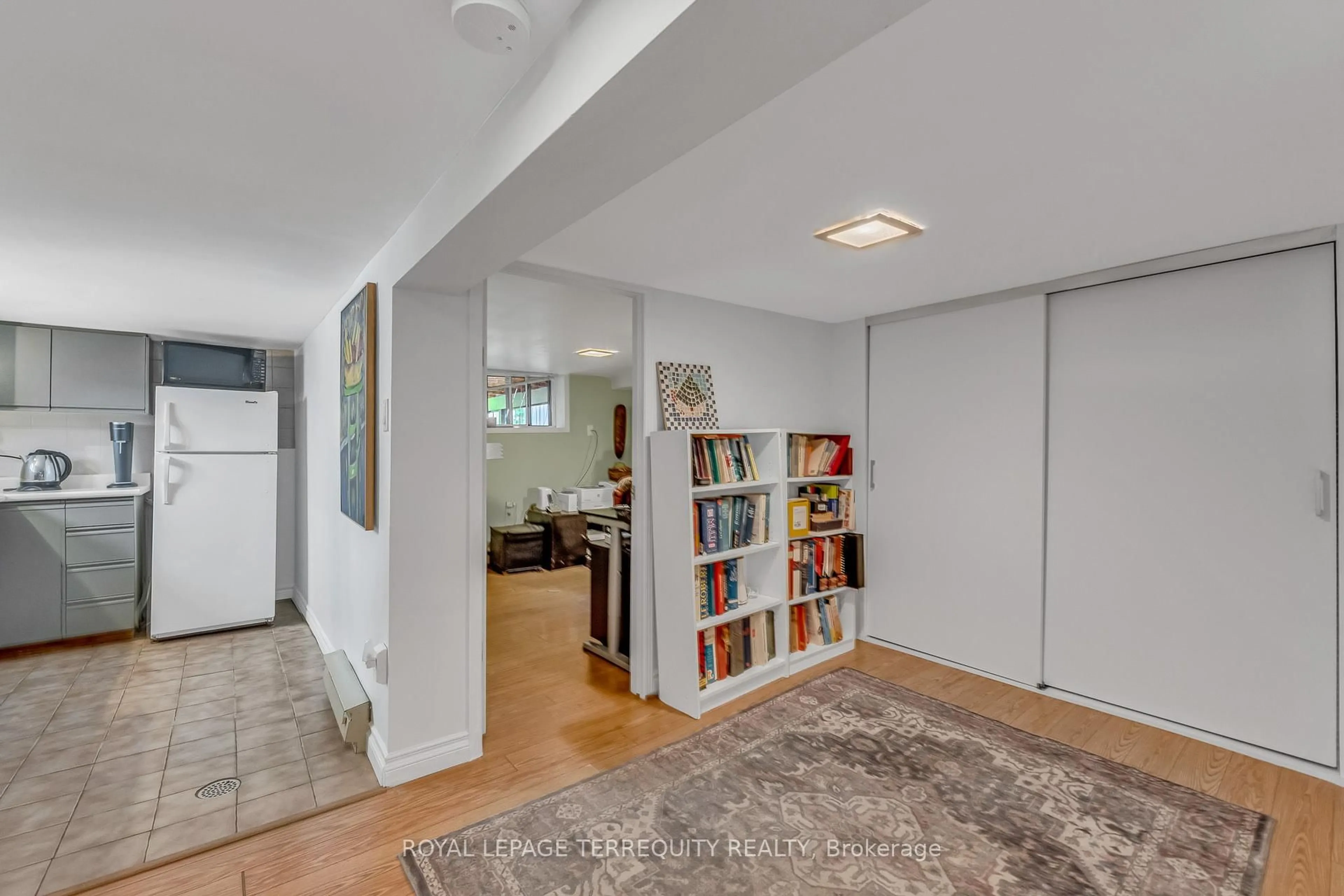 Indoor entryway for 5 Verbena Ave, Toronto Ontario M6S 1J9