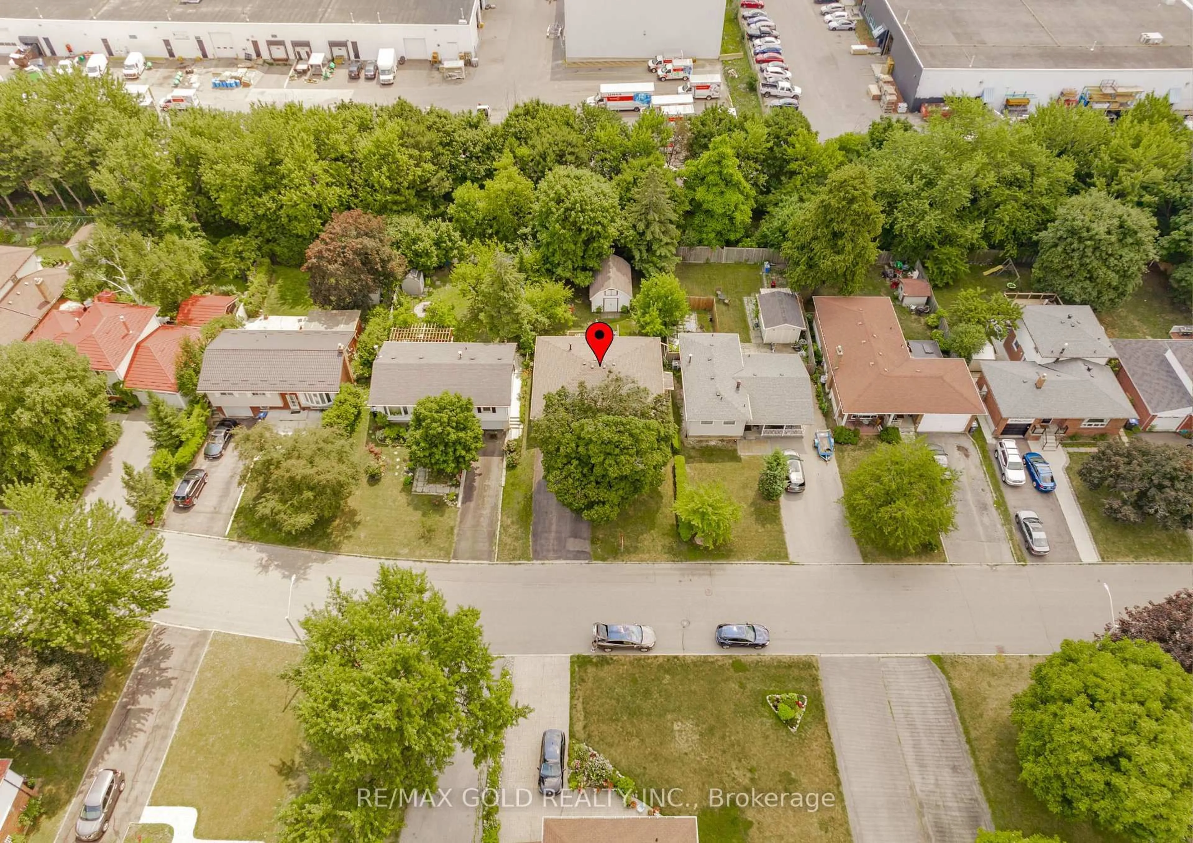 A pic from outside/outdoor area/front of a property/back of a property/a pic from drone, street for 16 Drury Cres, Brampton Ontario L6T 1L2