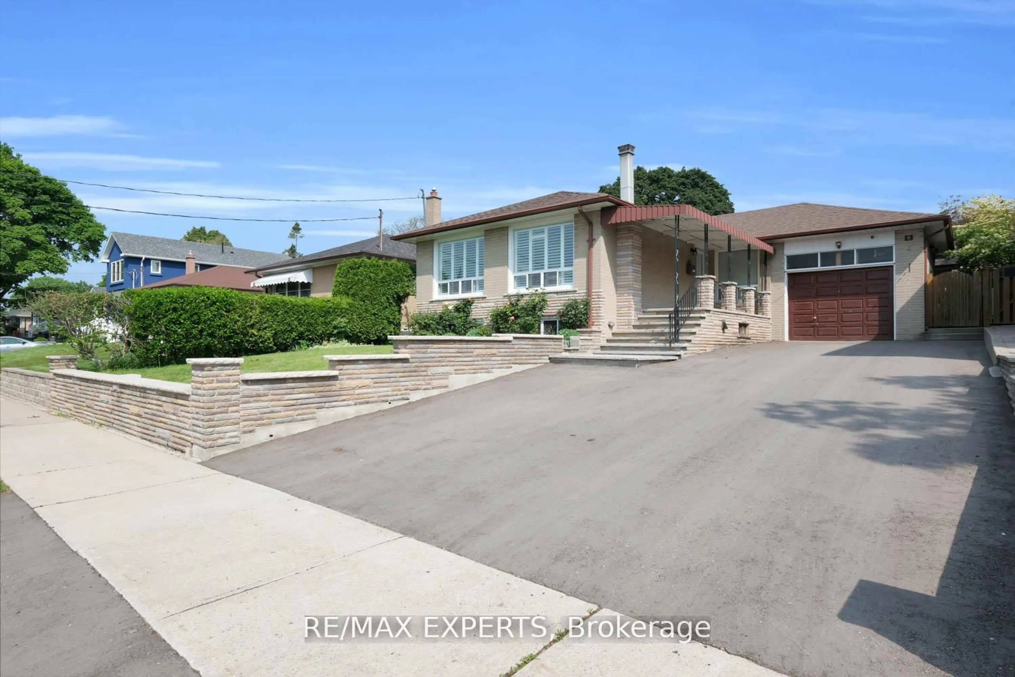 A pic from outside/outdoor area/front of a property/back of a property/a pic from drone, street for 4 Fletcher Pl, Toronto Ontario M9R 1K6