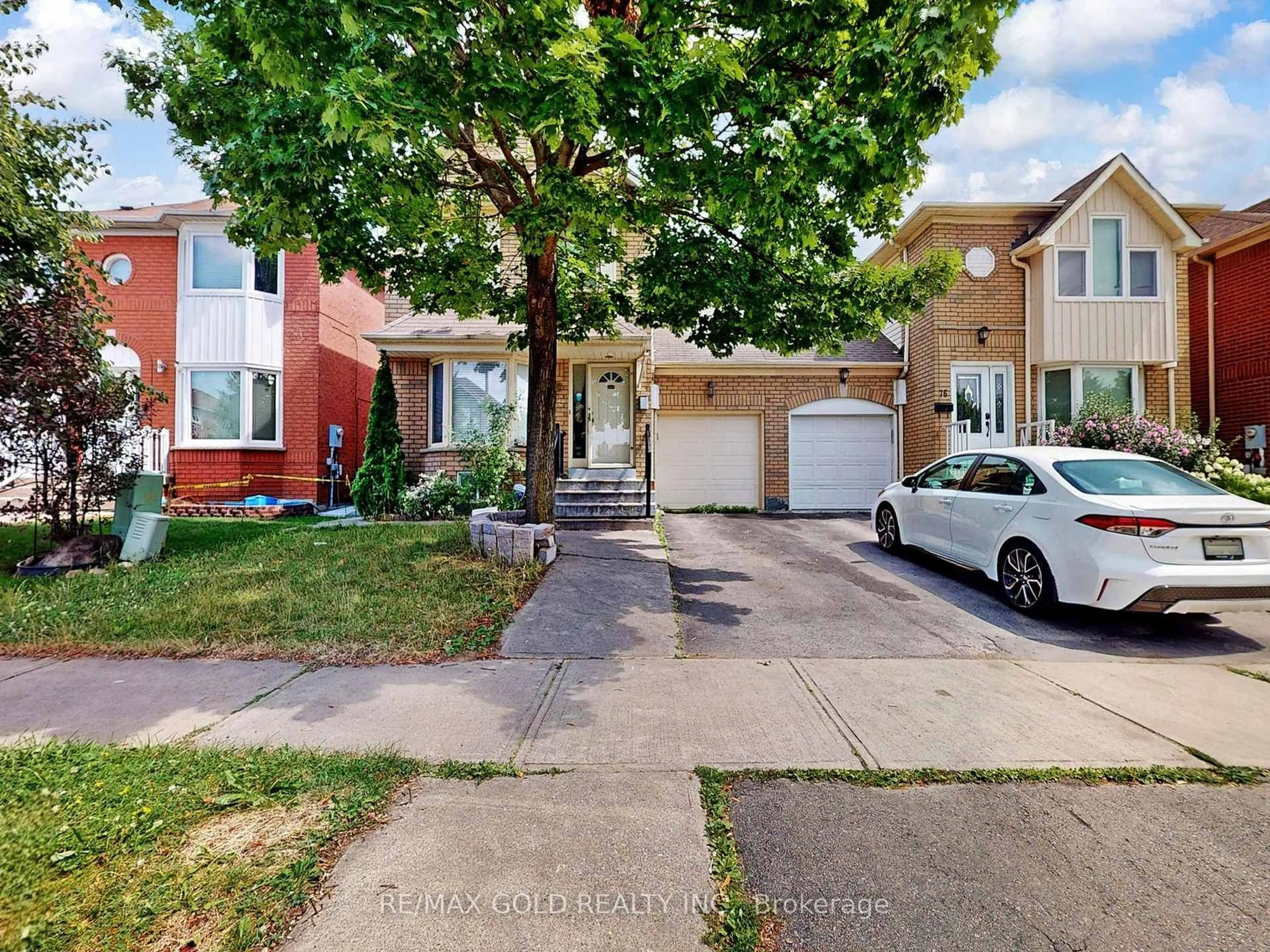A pic from outside/outdoor area/front of a property/back of a property/a pic from drone, street for 78 Fern Valley Cres, Brampton Ontario L6R 1K5