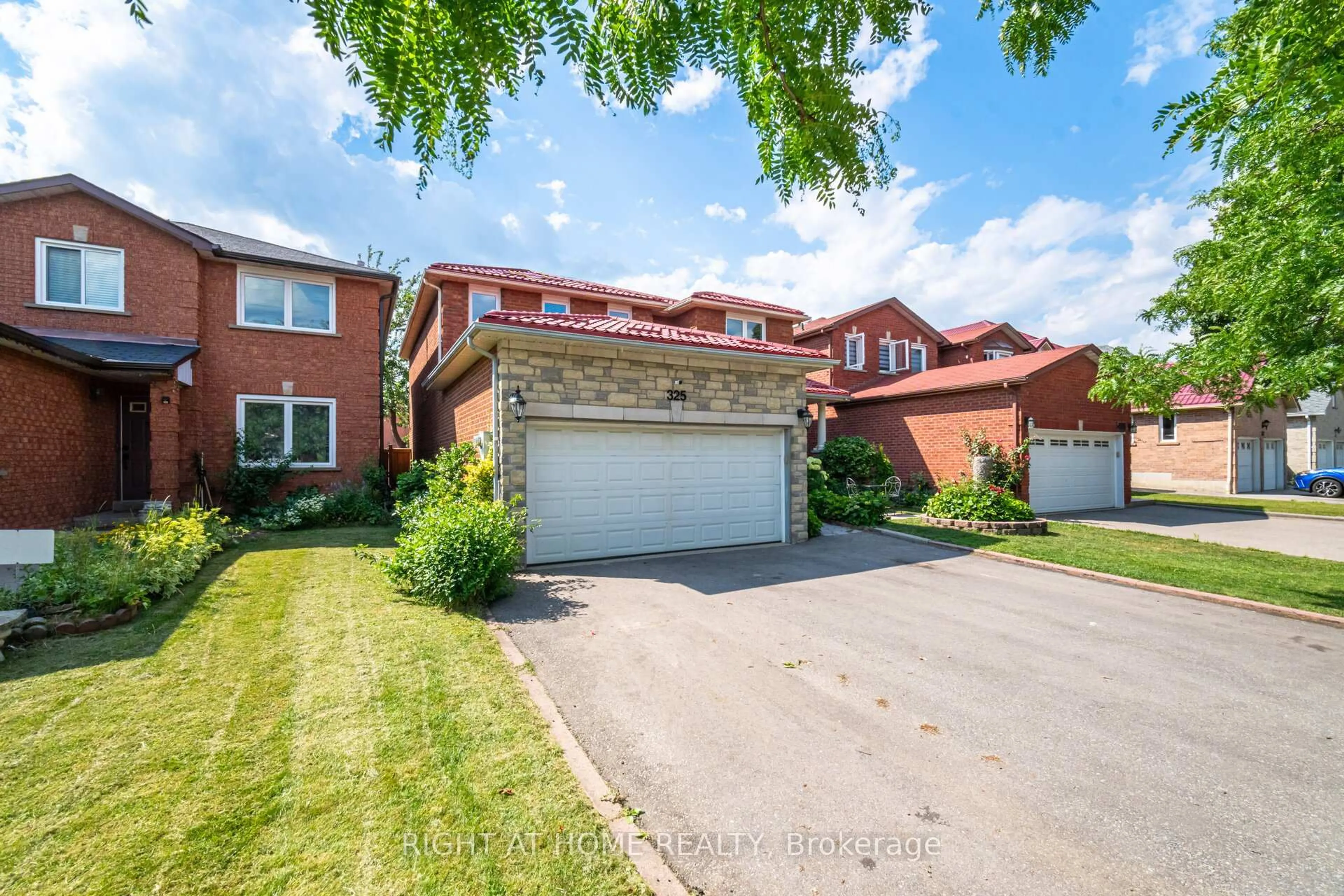Home with brick exterior material, street for 325 Harrowsmith Dr, Mississauga Ontario L5R 1P9
