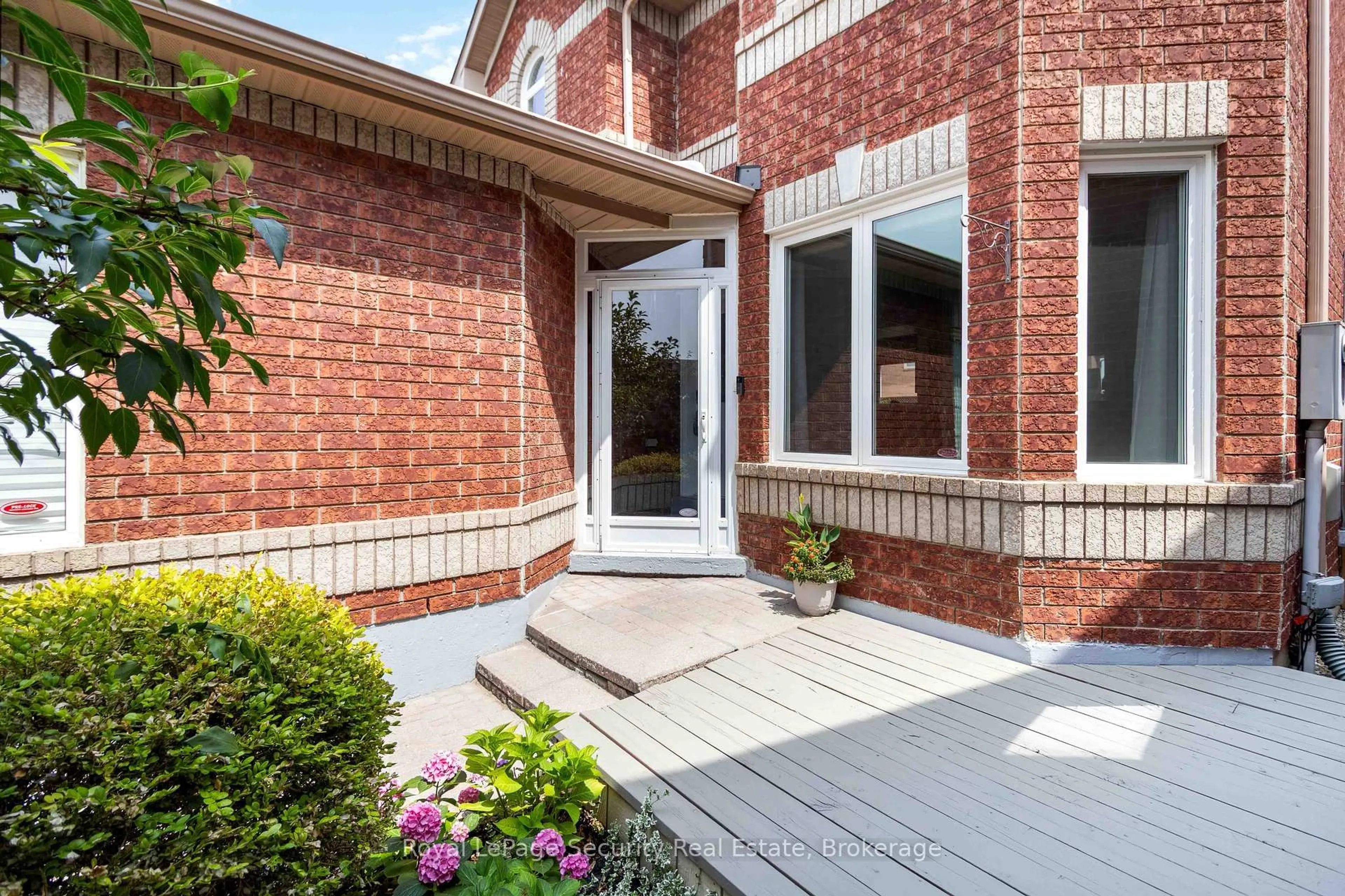 Home with brick exterior material, street for 3122 Baytree Crt, Mississauga Ontario L5N 7P1