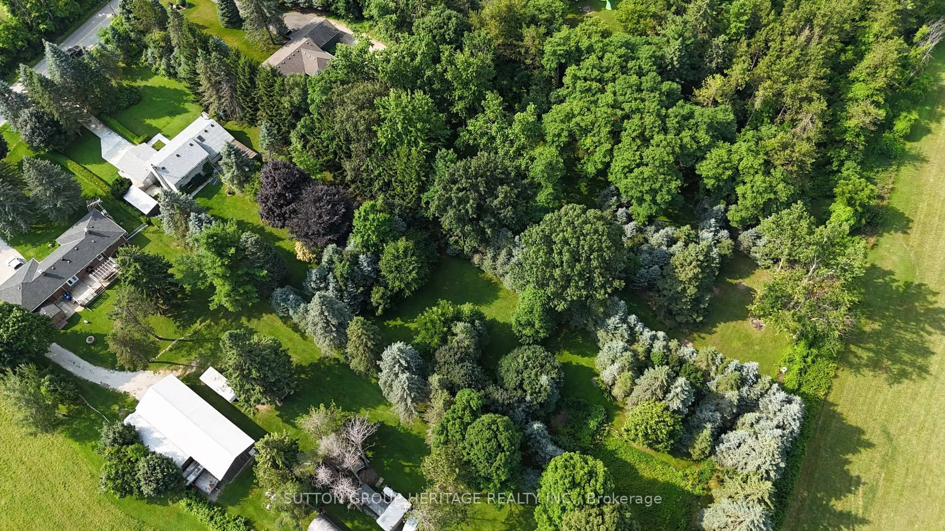 A pic from outside/outdoor area/front of a property/back of a property/a pic from drone, forest/trees view for 922 The Grange Sdrd, Caledon Ontario L7K 1G5