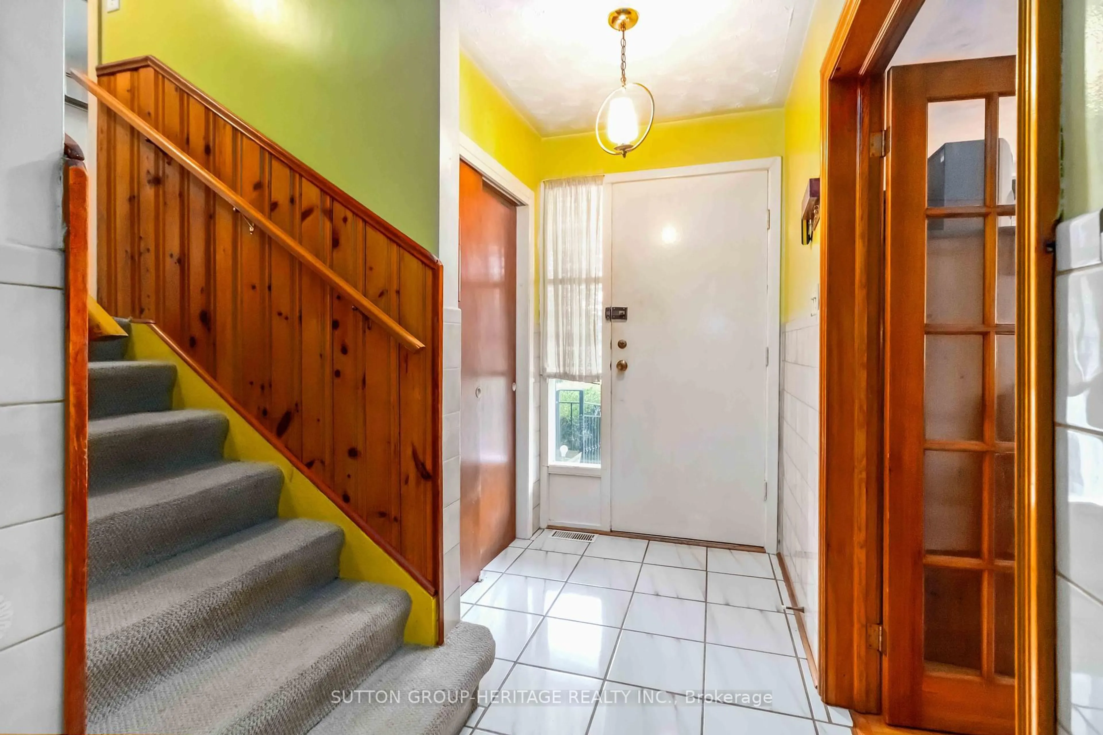 Indoor entryway for 922 The Grange Sdrd, Caledon Ontario L7K 1G5