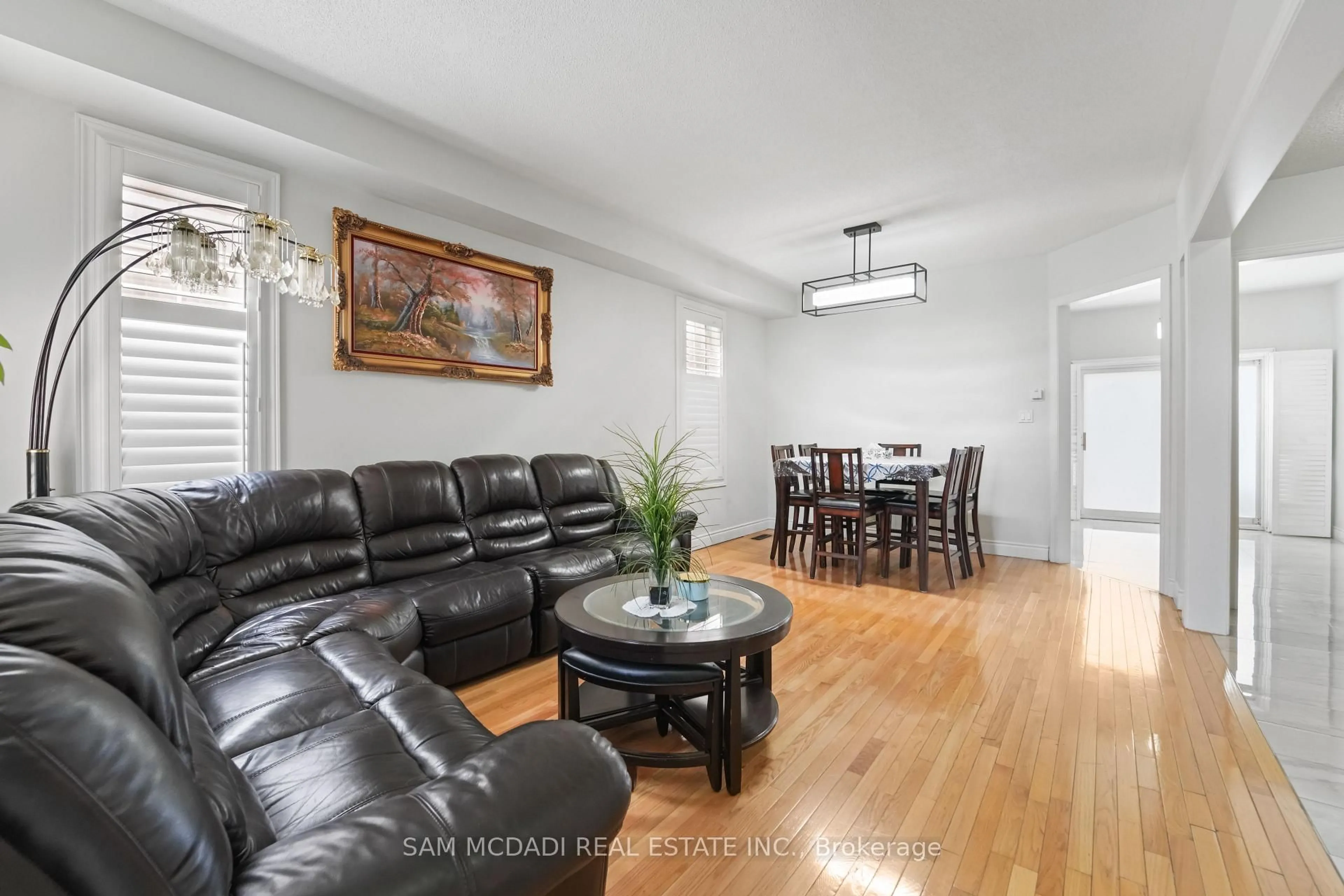 Living room with furniture, unknown for 2530 Nichols Dr, Oakville Ontario L6H 7L3