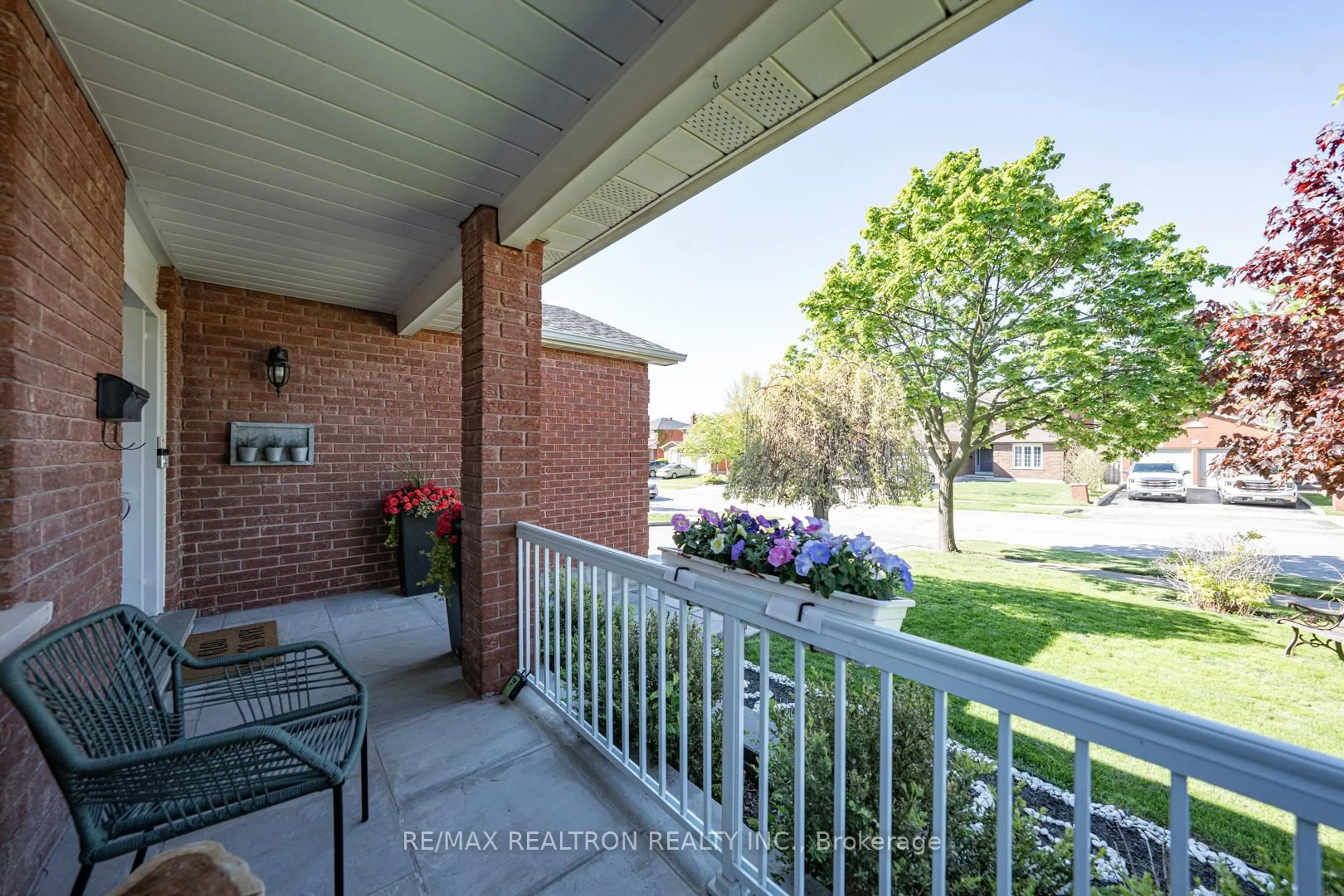 Patio, water/lake/river/ocean view for 221 Old Orchard Circ, Oakville Ontario L6H 4N6