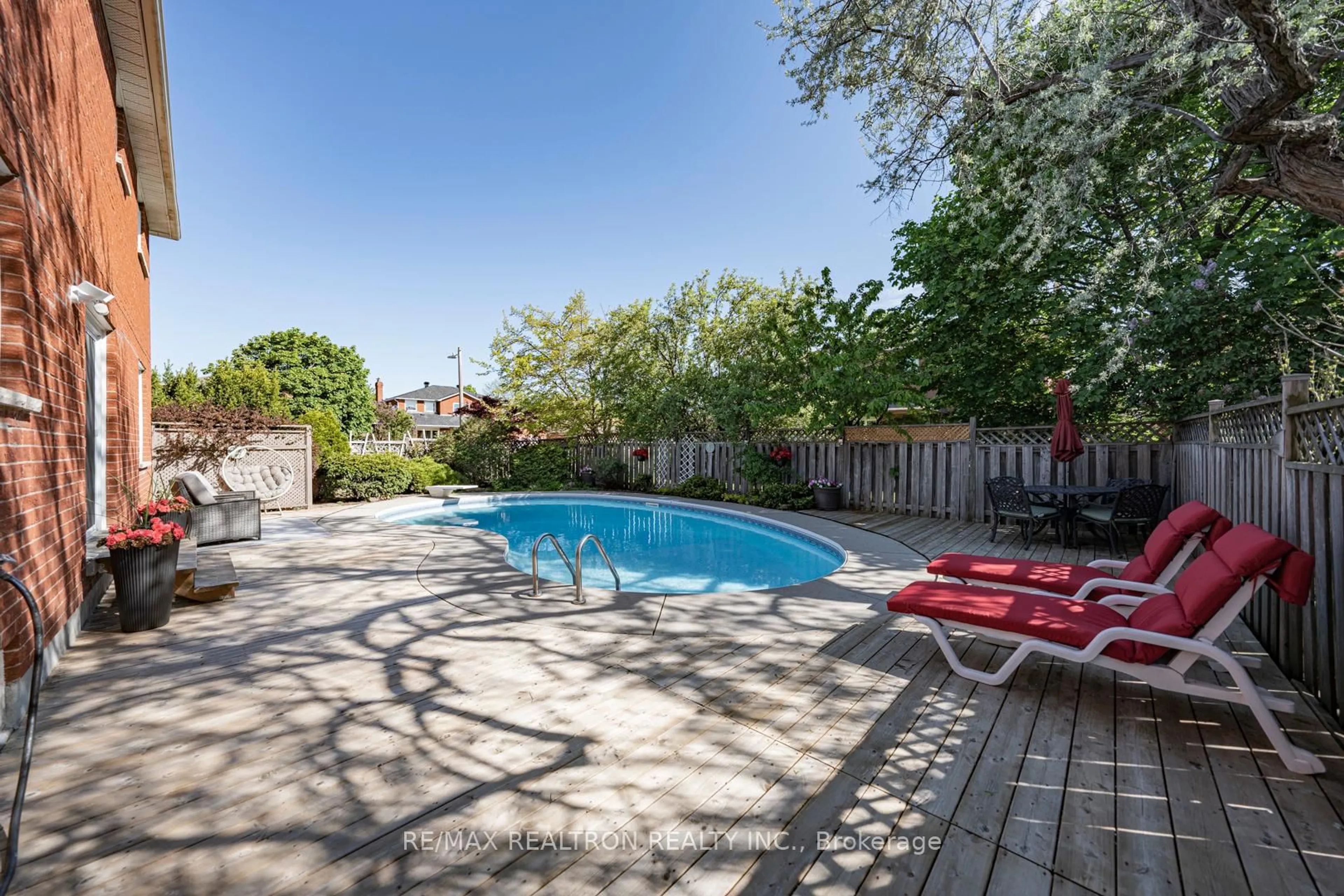 Pool for 221 Old Orchard Circ, Oakville Ontario L6H 4N6