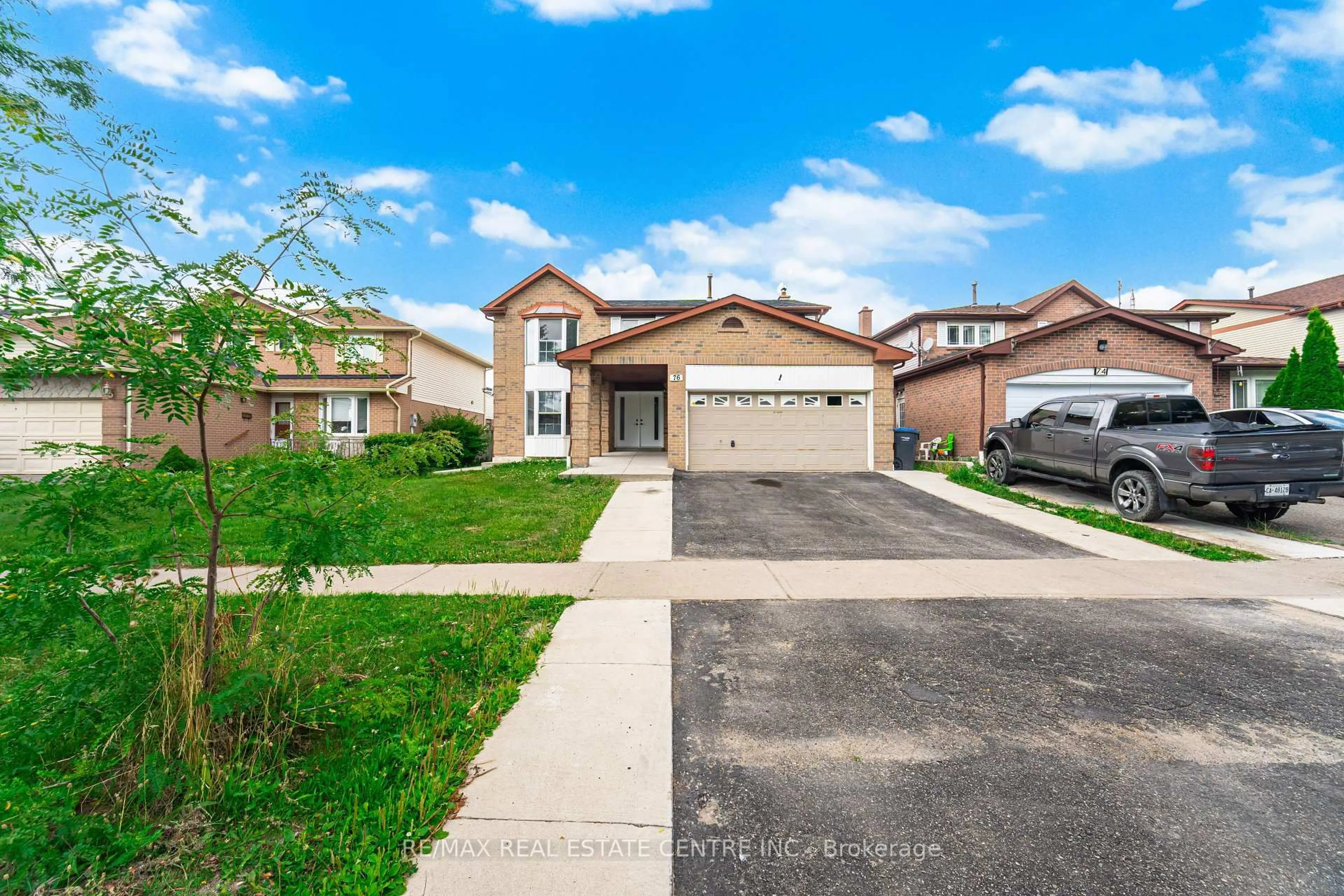 A pic from outside/outdoor area/front of a property/back of a property/a pic from drone, street for 76 Moffatt Ave, Brampton Ontario L6Y 2P3