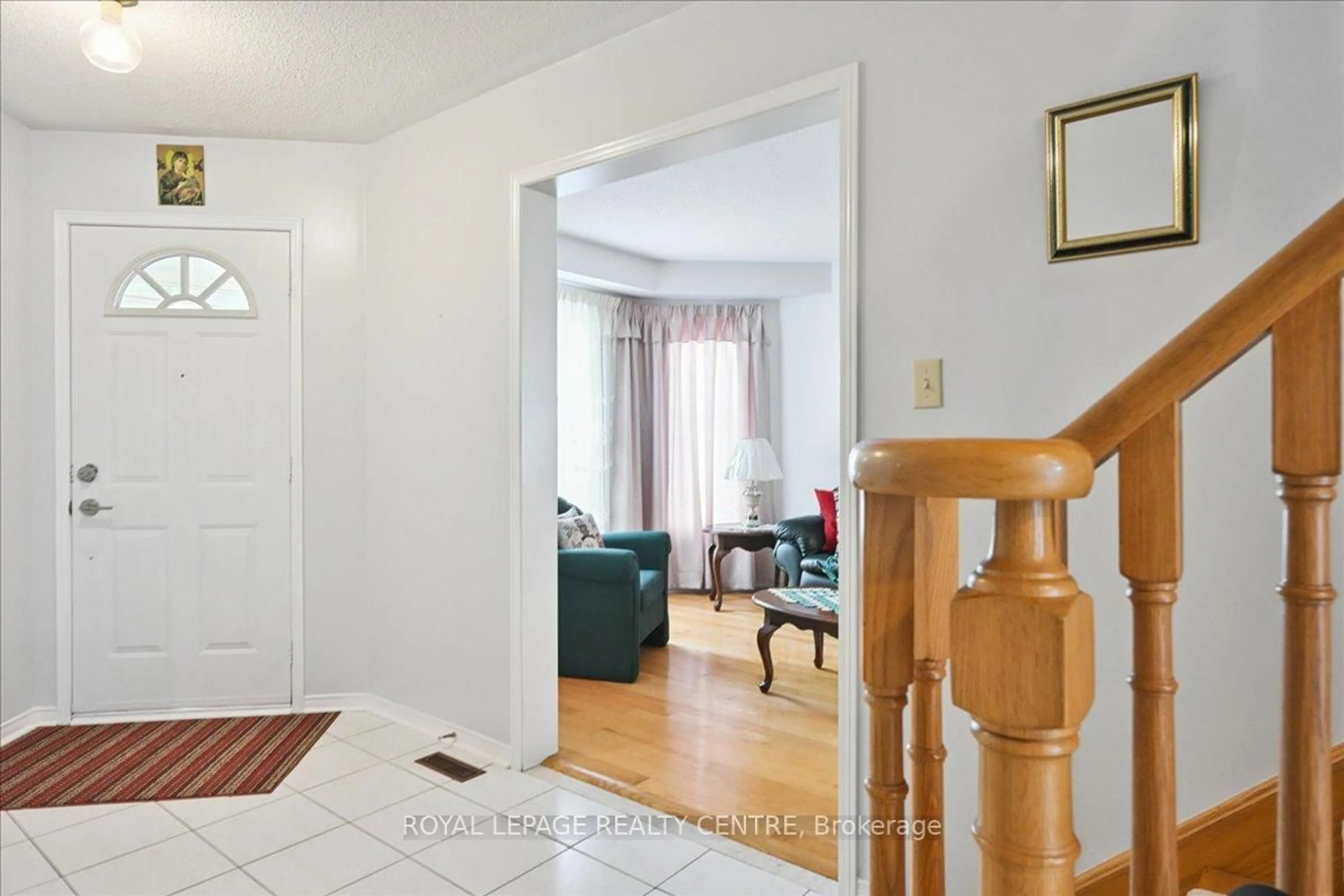 Indoor entryway for 3025 Orleans Rd, Mississauga Ontario L5L 5W6