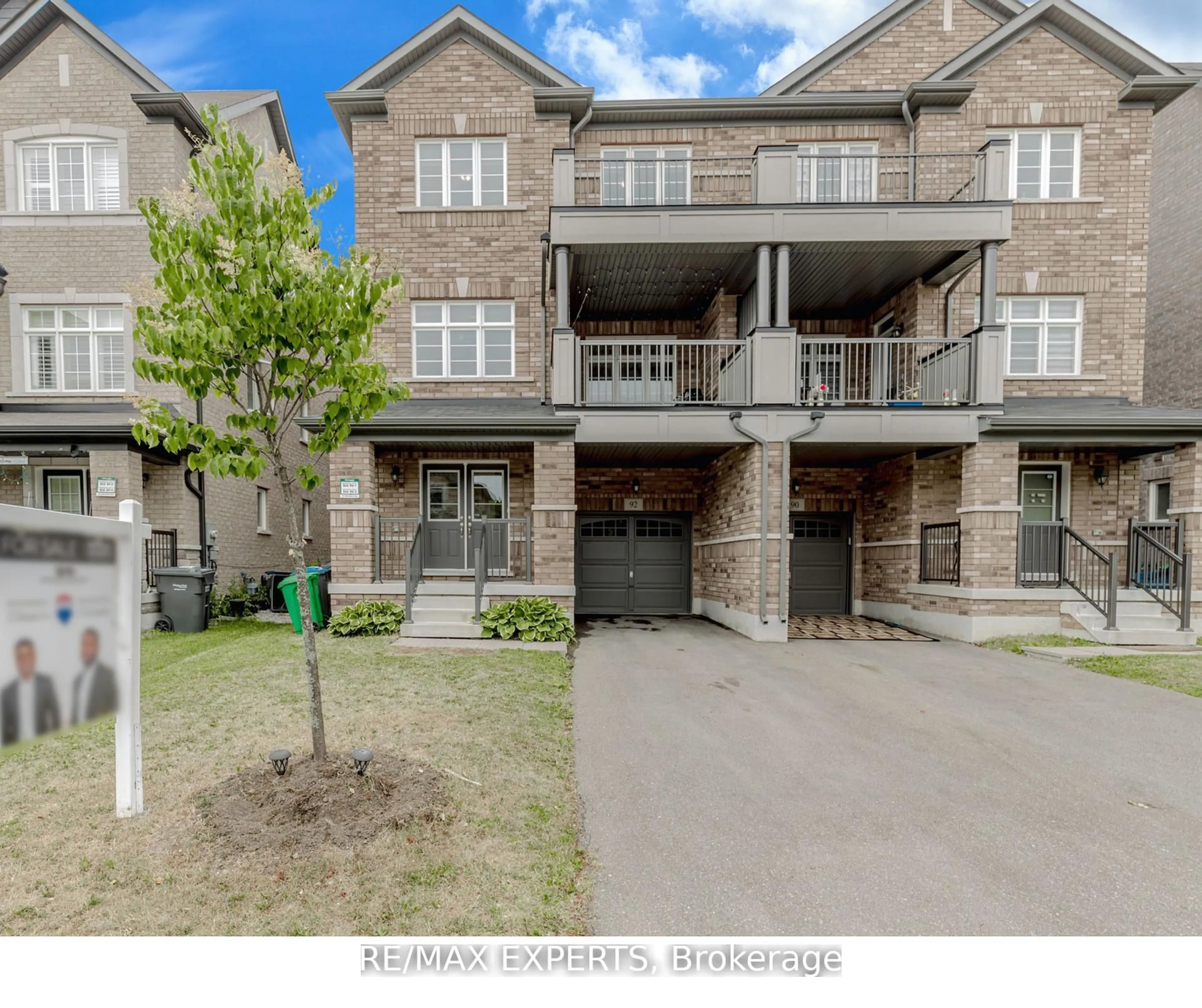A pic from outside/outdoor area/front of a property/back of a property/a pic from drone, street for 92 Deer Ridge Tr, Caledon Ontario L7C 4H4