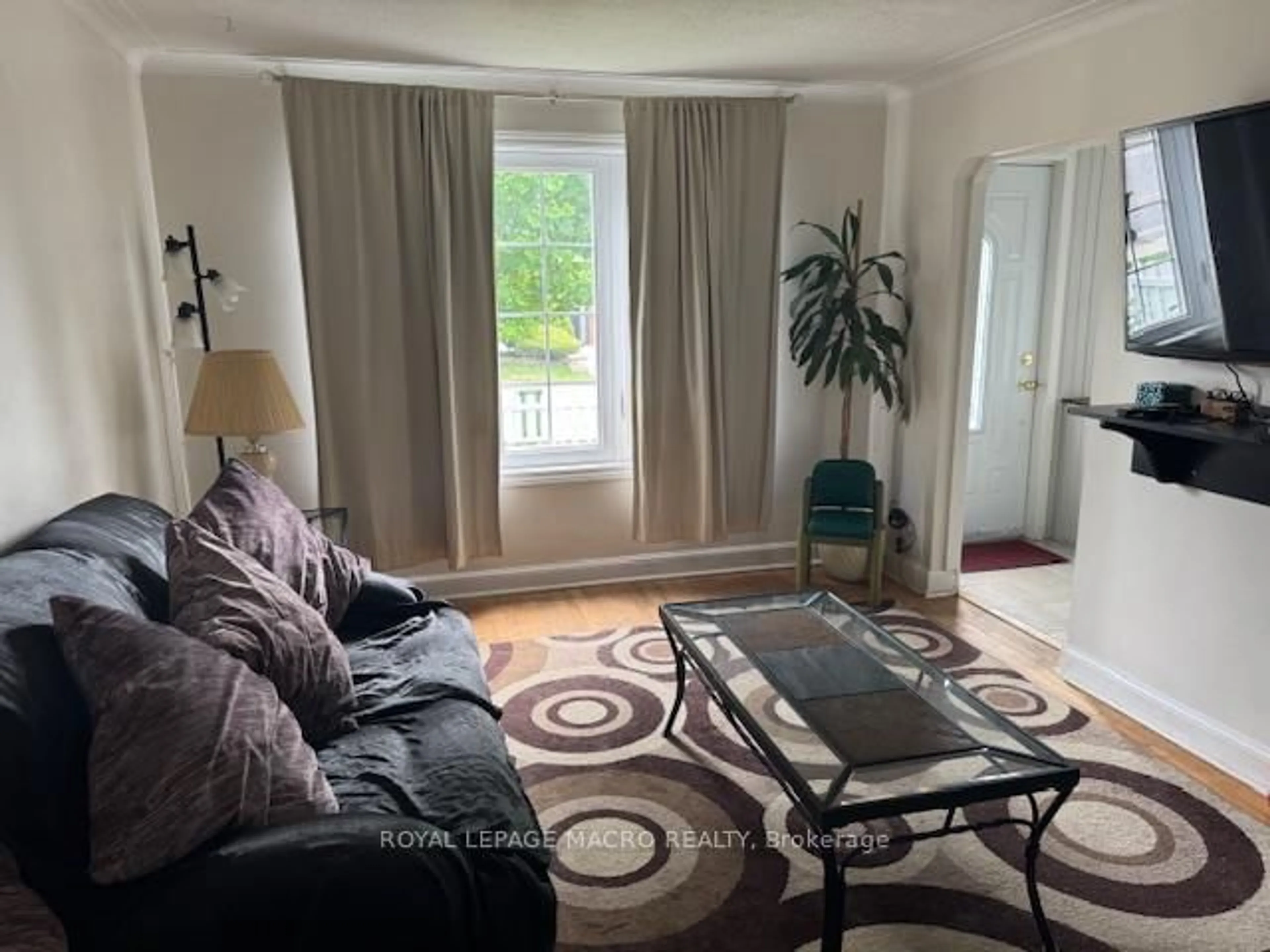 Living room with furniture, unknown for 62 Brookhaven Dr, Toronto Ontario M6M 4N8