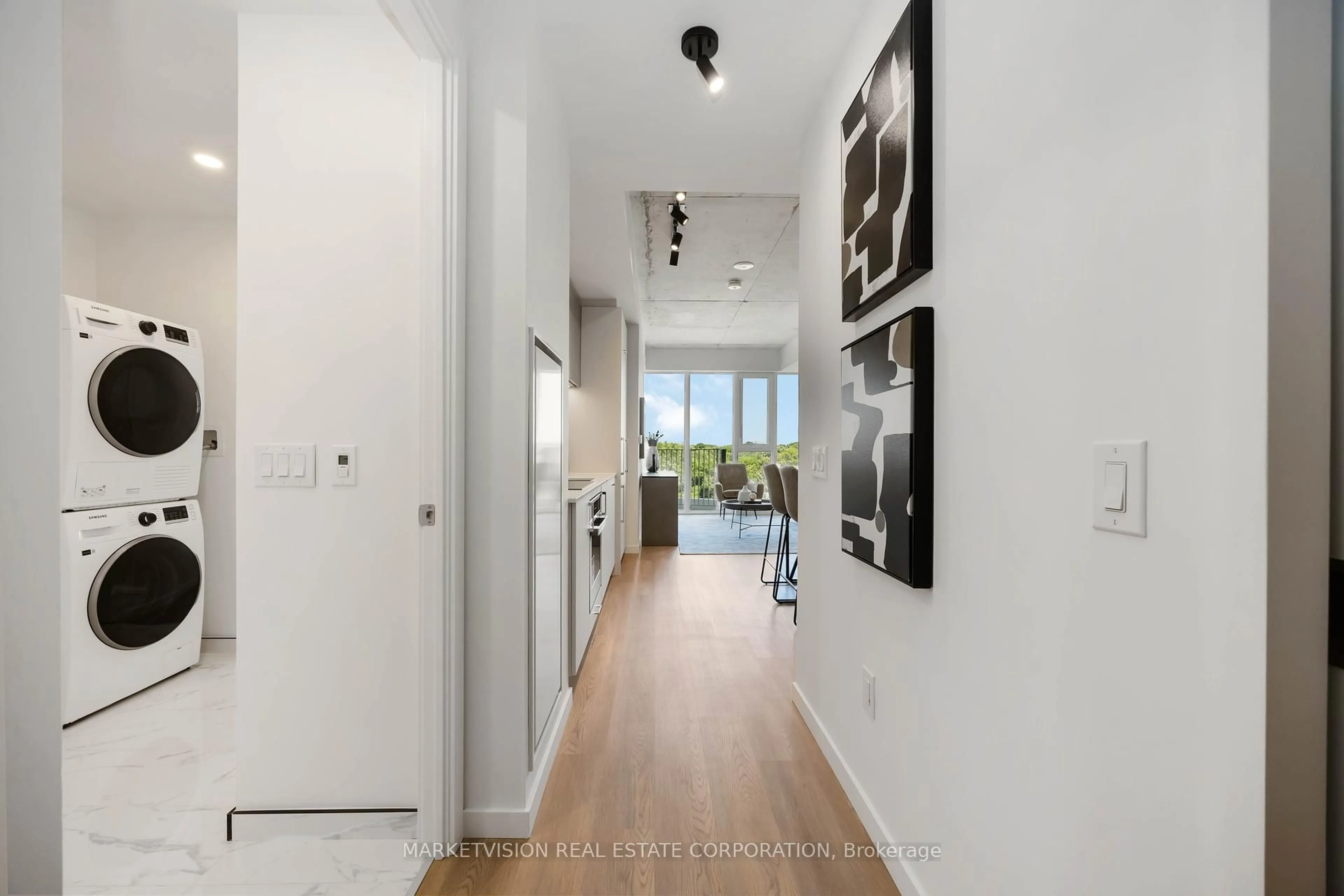 Indoor entryway for 689 The Queensway #716, Toronto Ontario M8Y 1L1