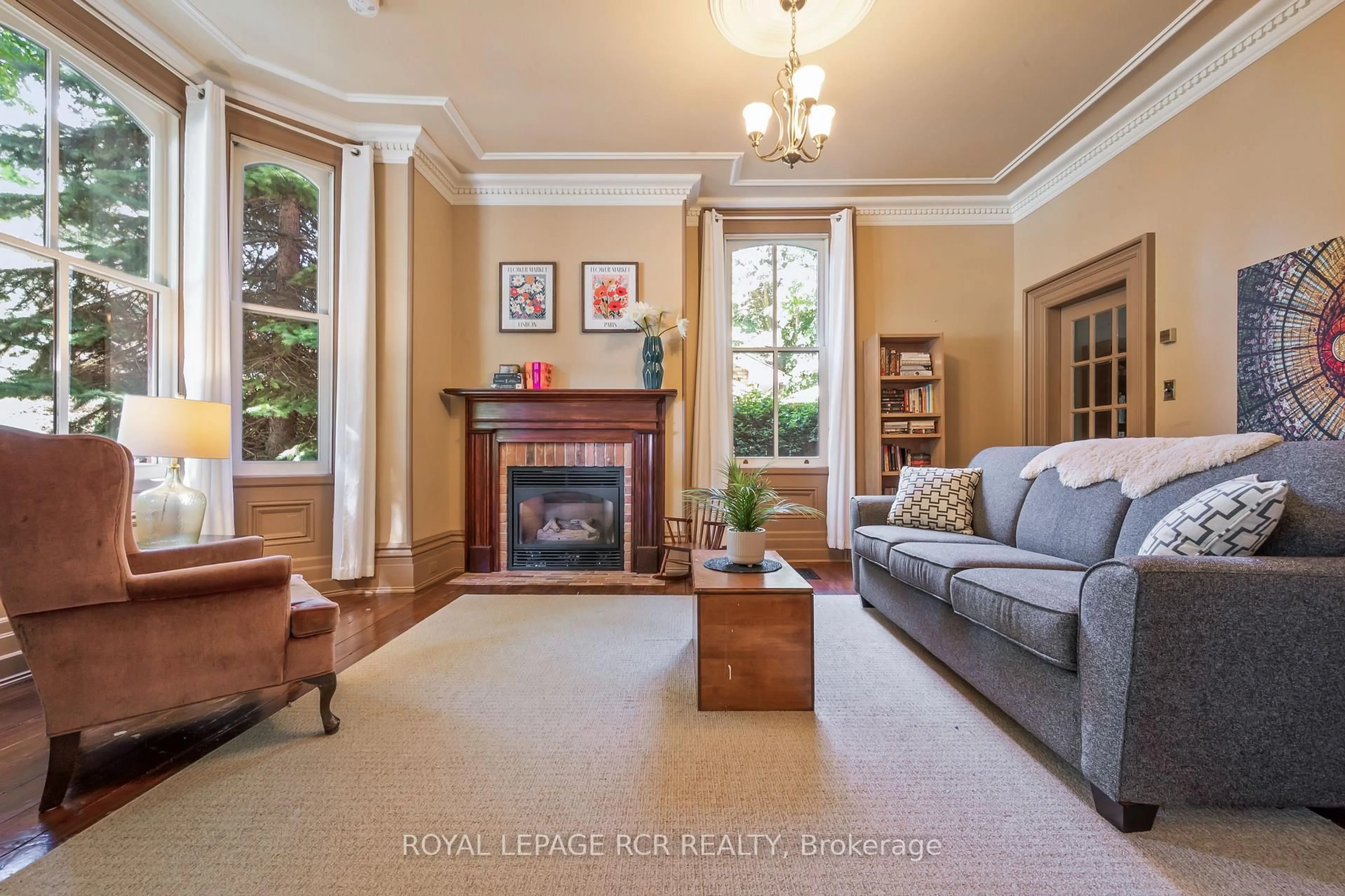 Living room with furniture, unknown for 67 Zina St, Orangeville Ontario L9W 1E6