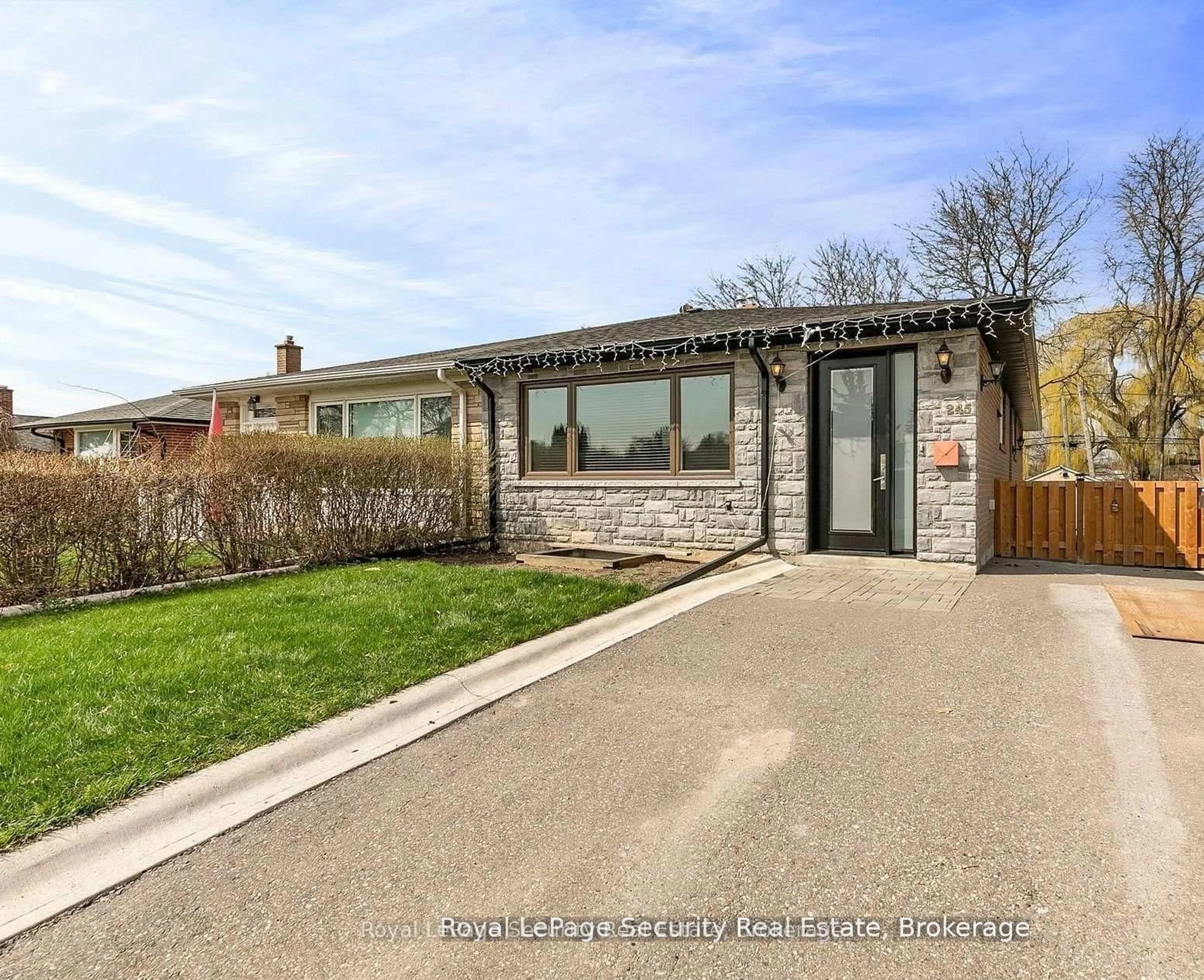 Home with brick exterior material, street for 245 Avondale Blvd, Brampton Ontario L6T 1J3