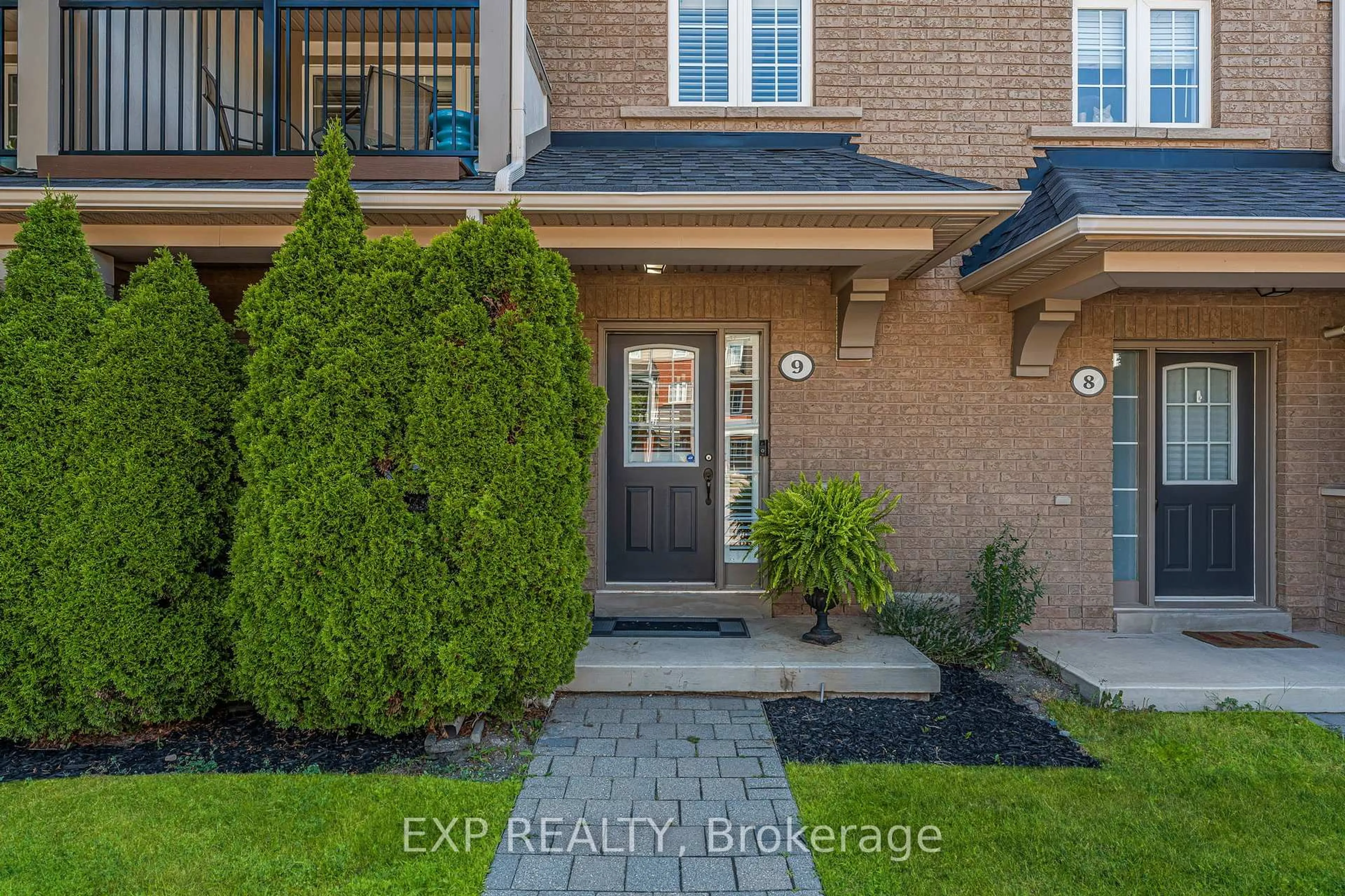 Indoor entryway for 2361 Parkhaven Blvd #9, Oakville Ontario L6H 7S7