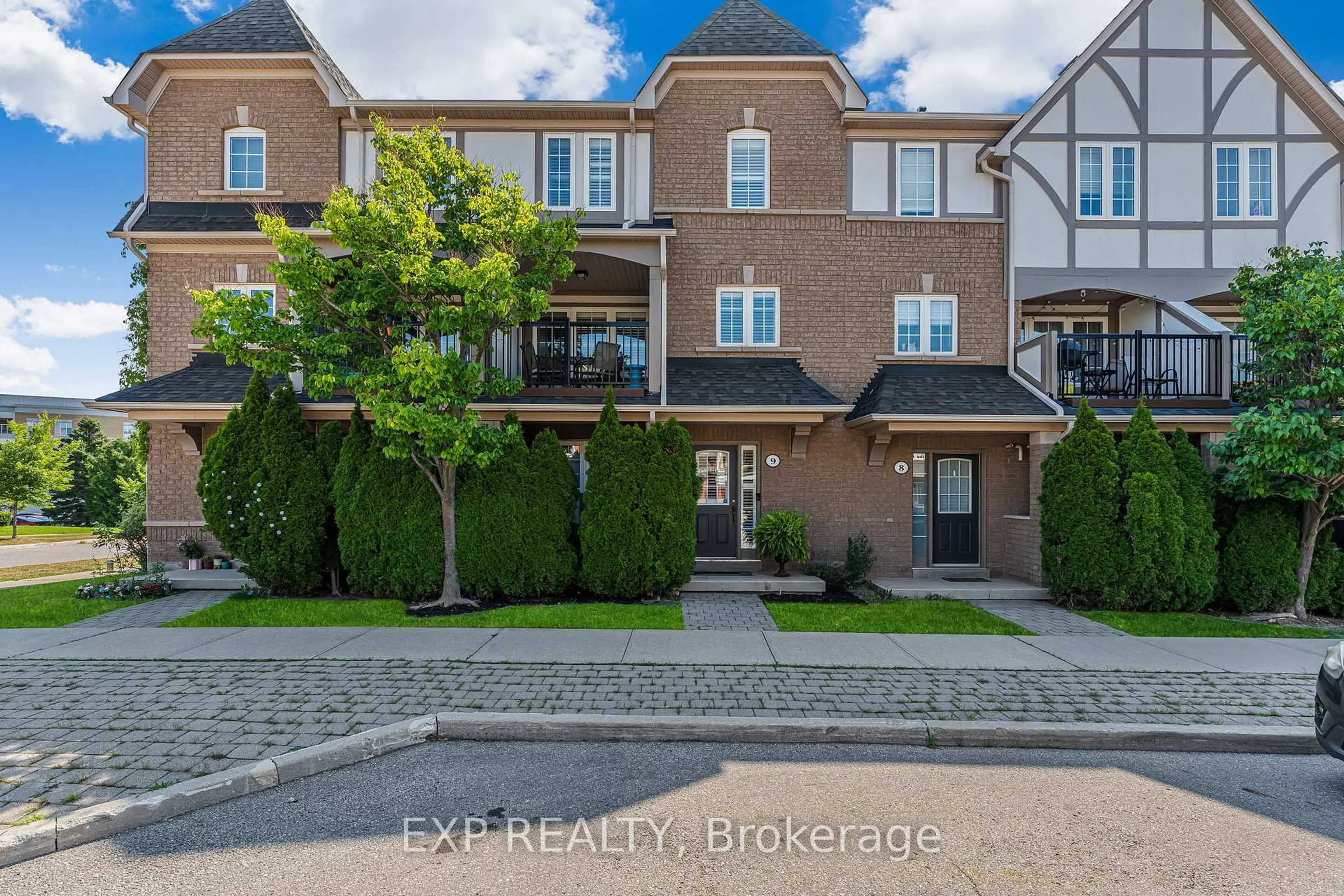 A pic from outside/outdoor area/front of a property/back of a property/a pic from drone, street for 2361 Parkhaven Blvd #9, Oakville Ontario L6H 7S7