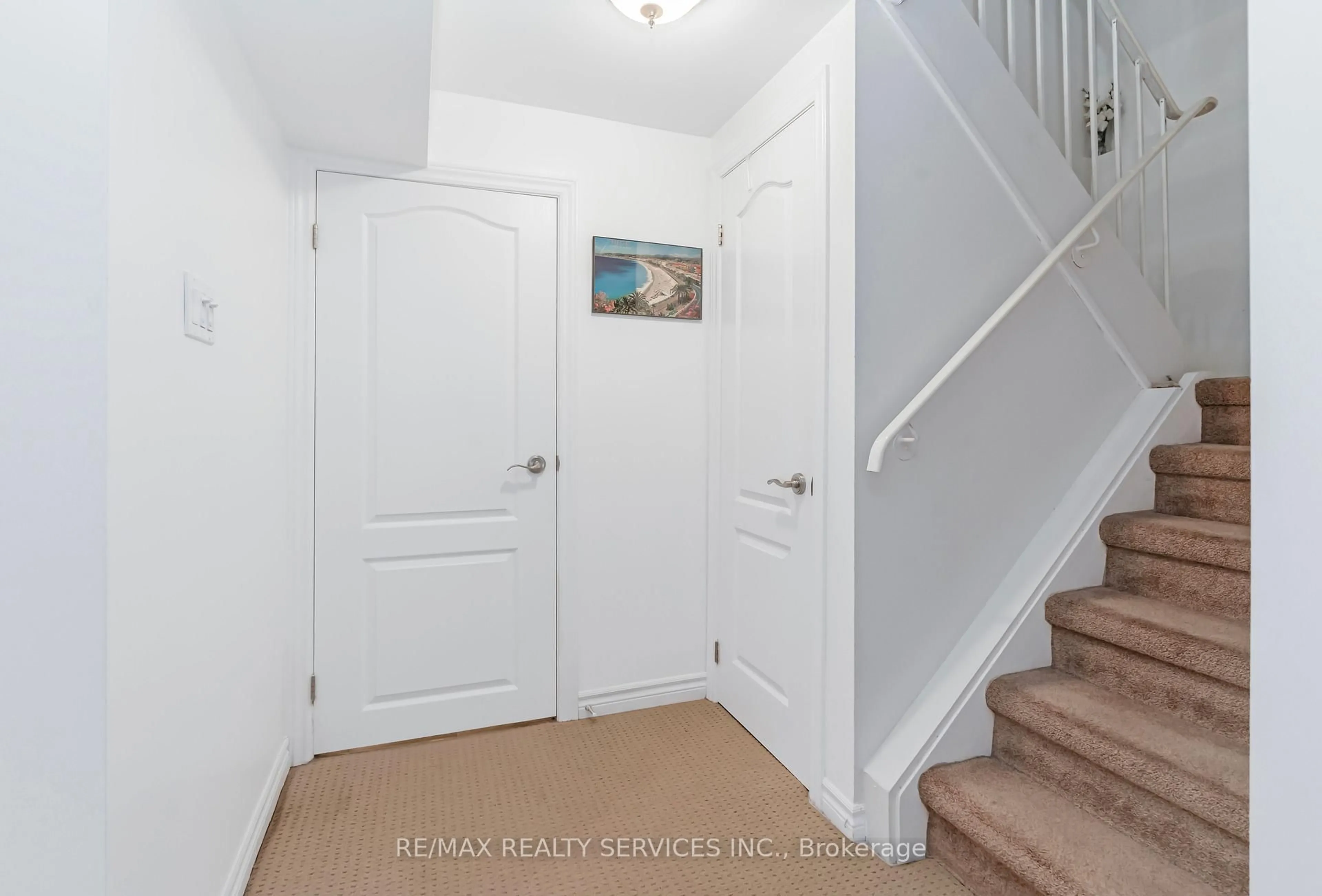 Indoor entryway for 46 Sutter Ave, Brampton Ontario L6Z 1G7
