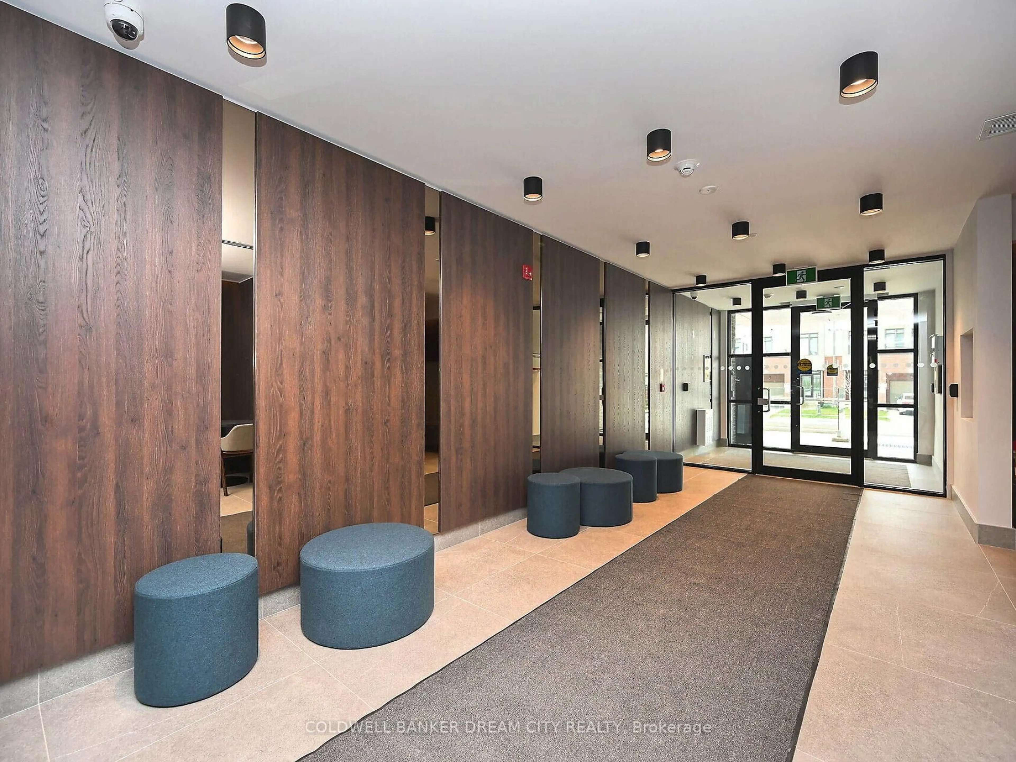 Indoor foyer for 1440 Clarriage Crt #510, Milton Ontario L9T 2X5