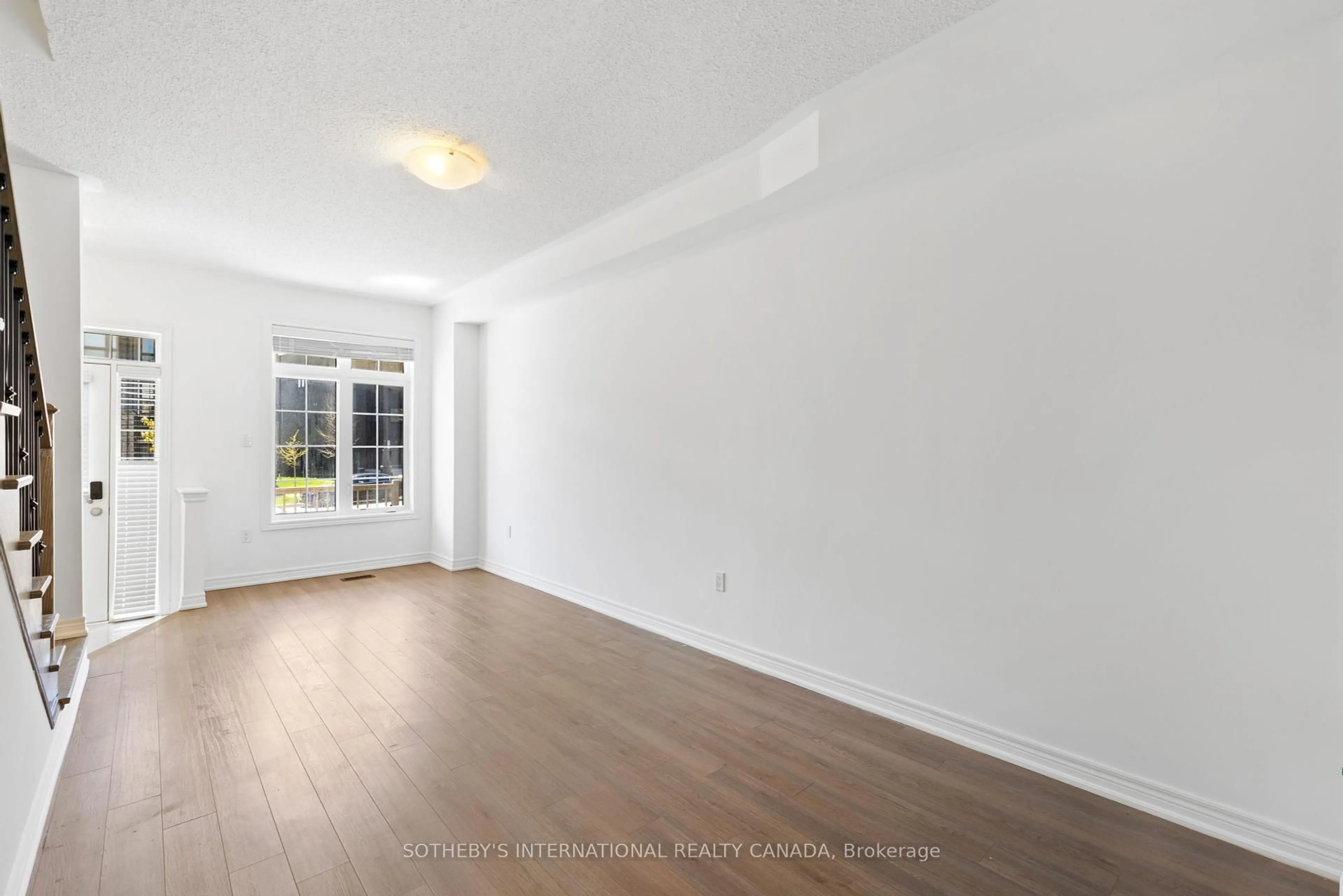 A pic of a room for 3059 Postridge Dr, Oakville Ontario L6H 0S1
