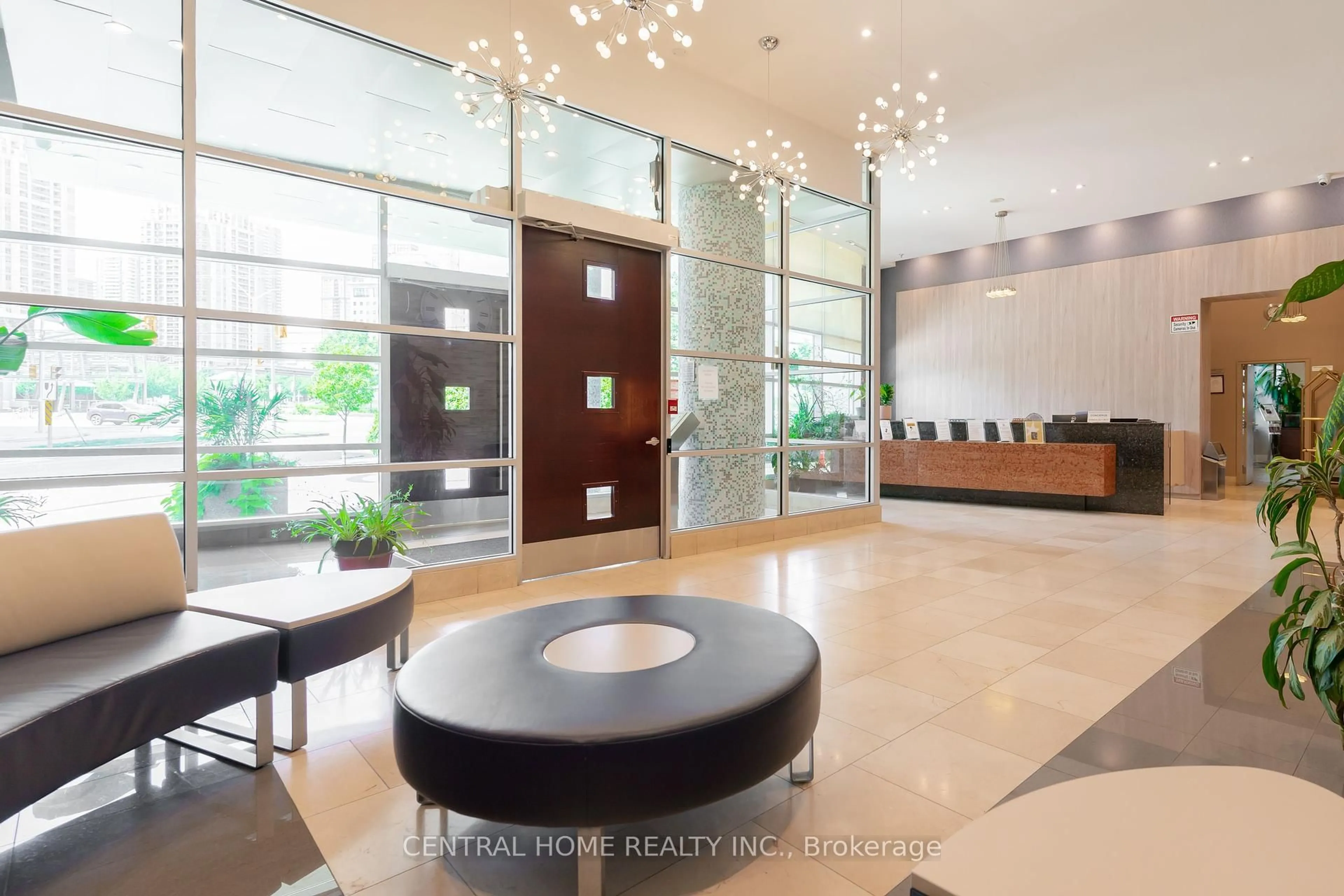 Indoor foyer for 3939 Duke Of York Blvd #717, Mississauga Ontario L5B 4N2
