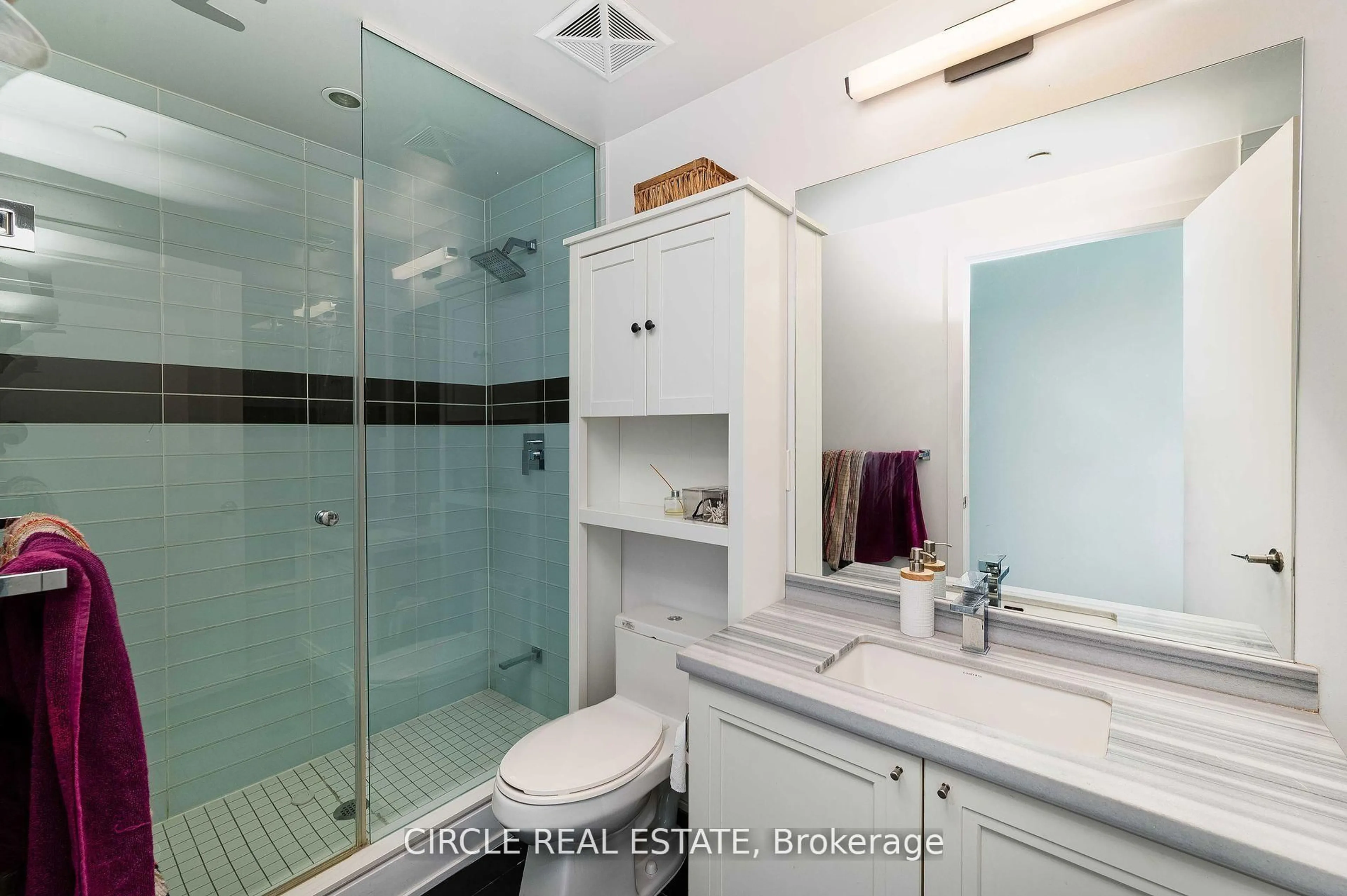 Contemporary bathroom, ceramic/tile floor for 4011 Brickstone Mews Rd #PH04, Mississauga Ontario L5B 0J7