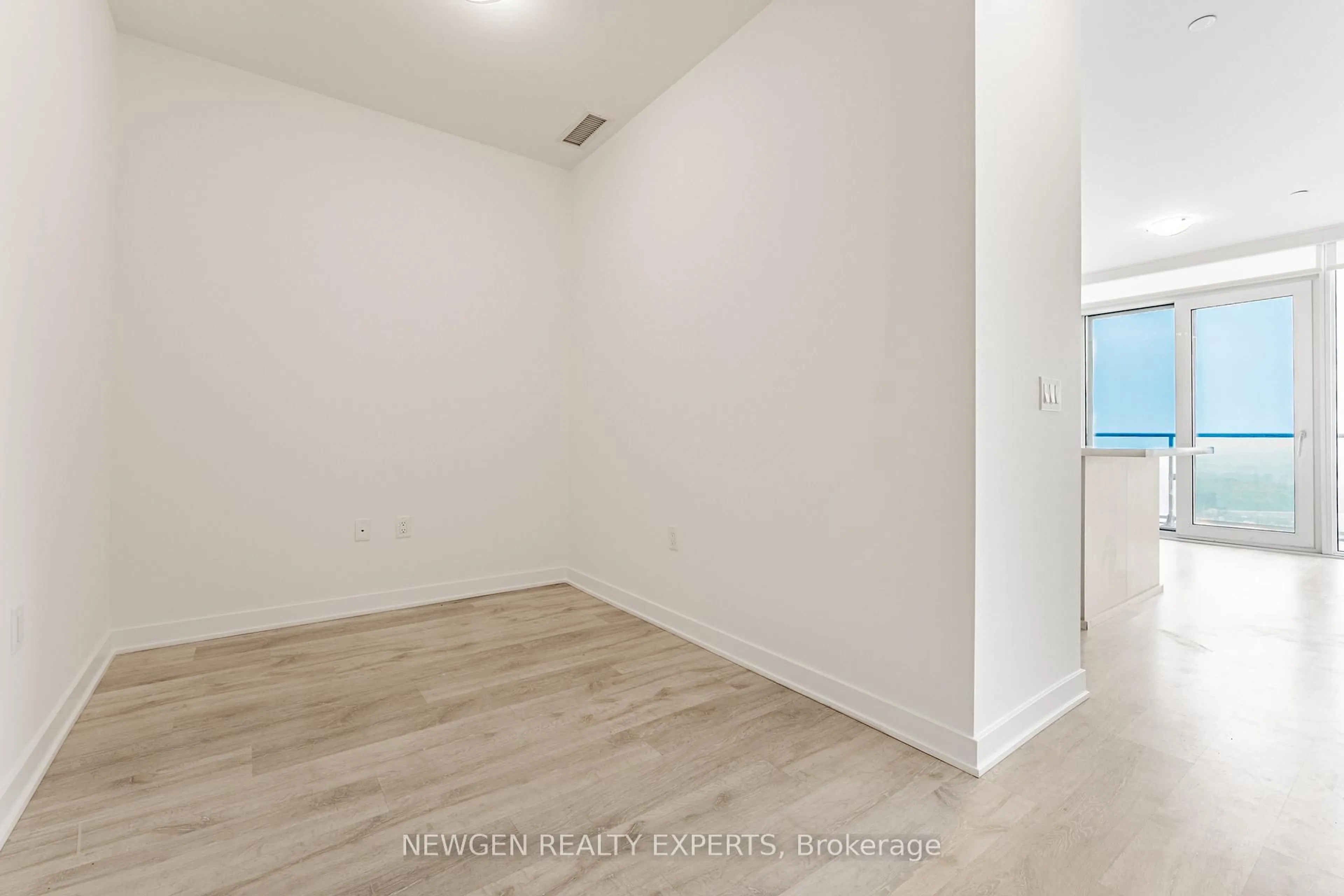 A pic of a room for 4655 Metcalfe Ave #PH 2203, Mississauga Ontario L5M 0Z7