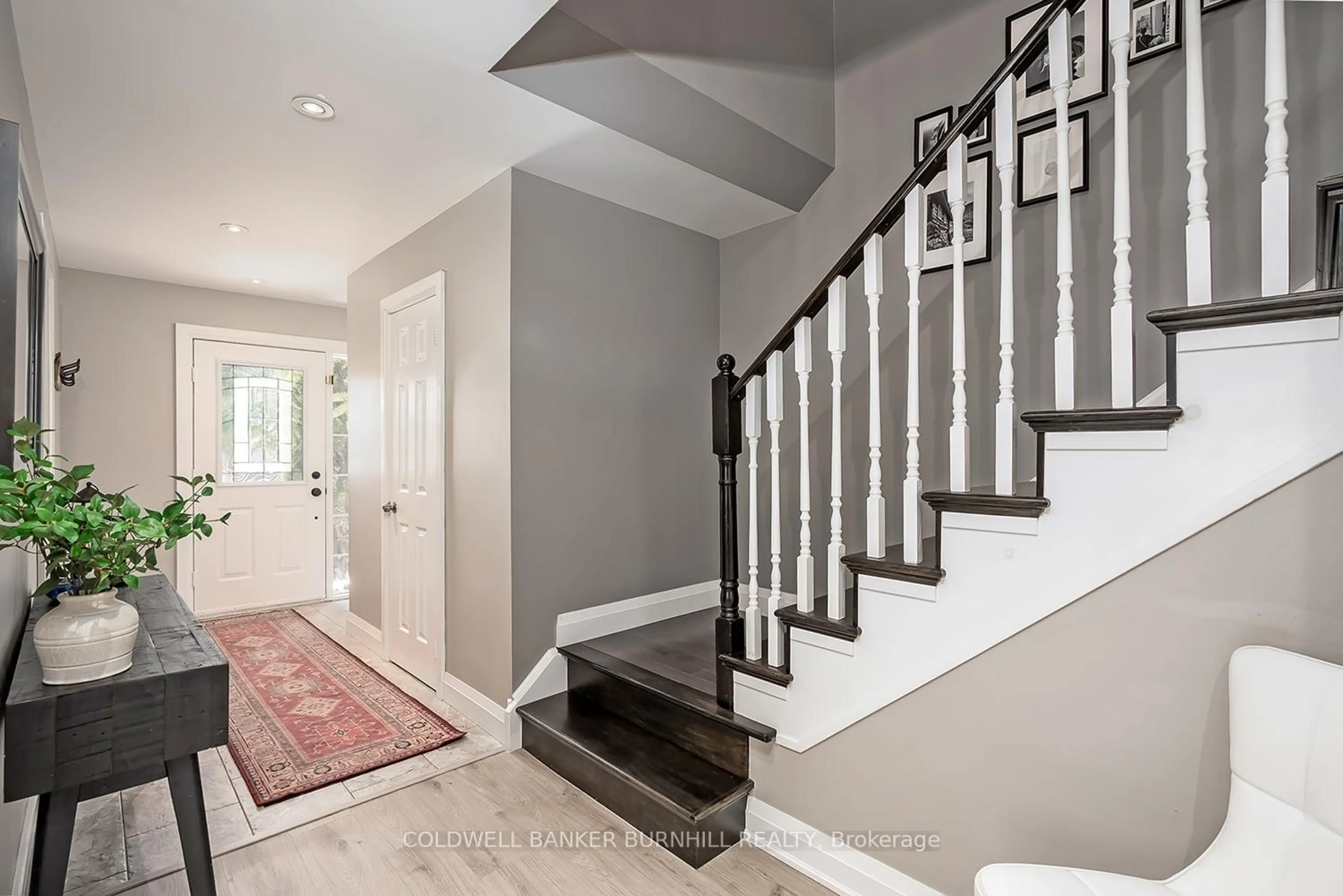 Unknown for 521 Eliza Cres, Burlington Ontario L7L 6J1