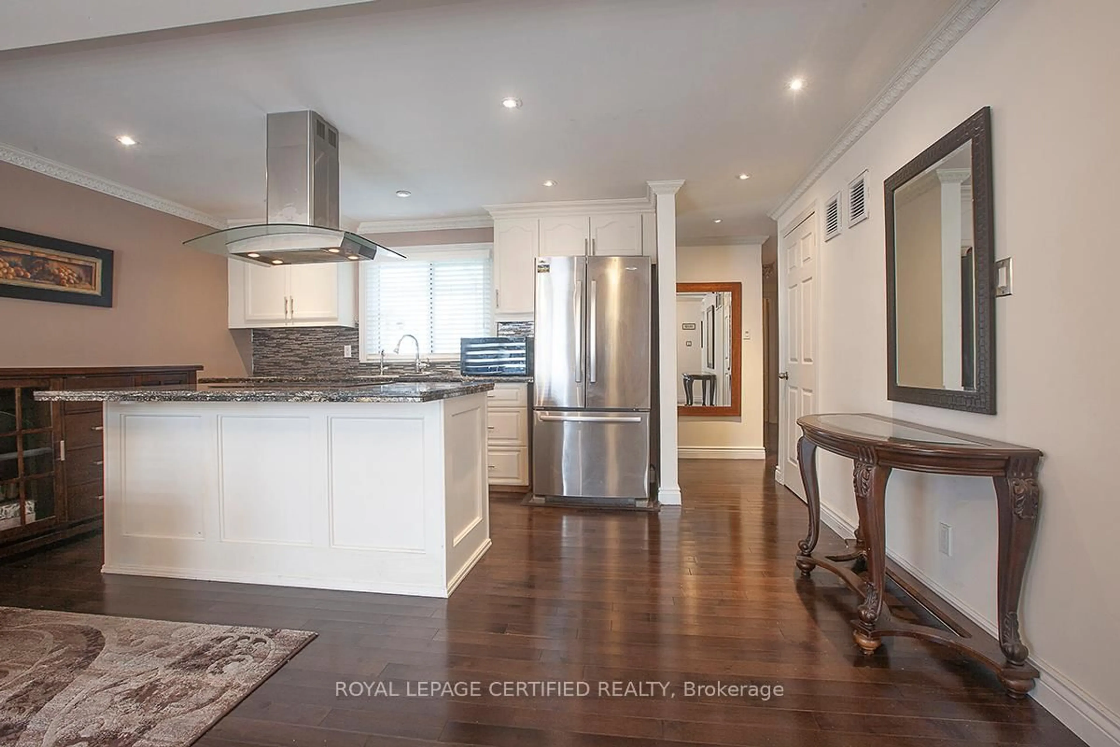 Open concept kitchen, wood/laminate floor for 516 Woodward Ave, Milton Ontario L9T 3B8