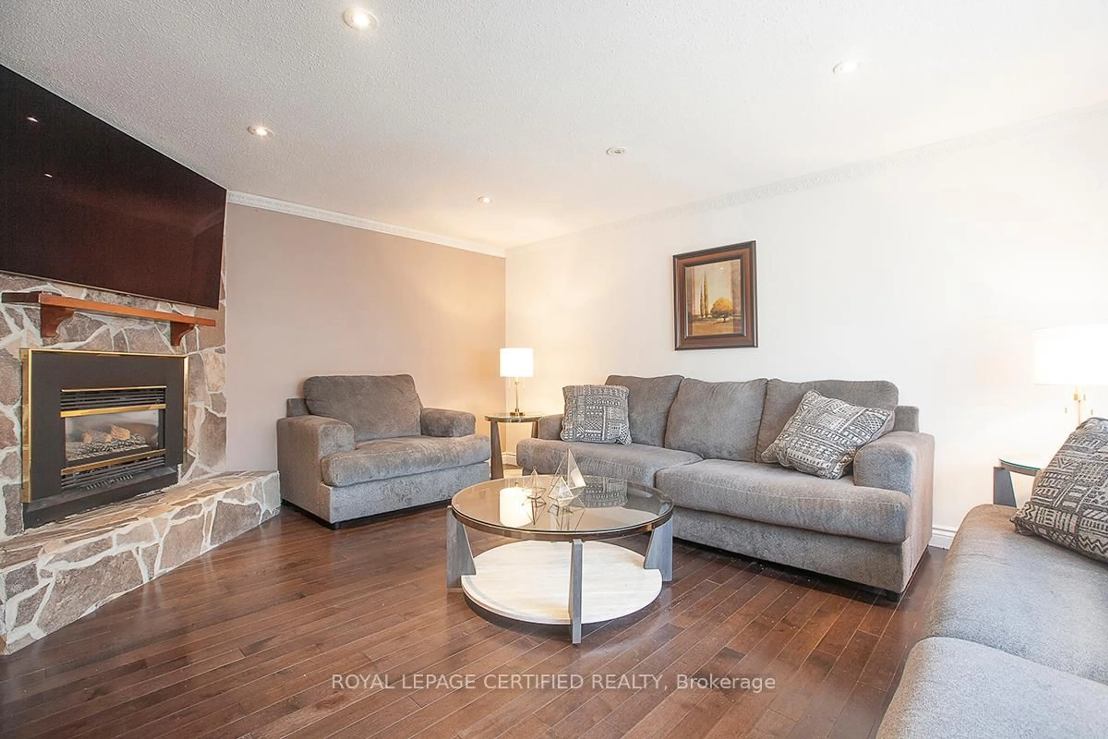 Living room with furniture, wood/laminate floor for 516 Woodward Ave, Milton Ontario L9T 3B8