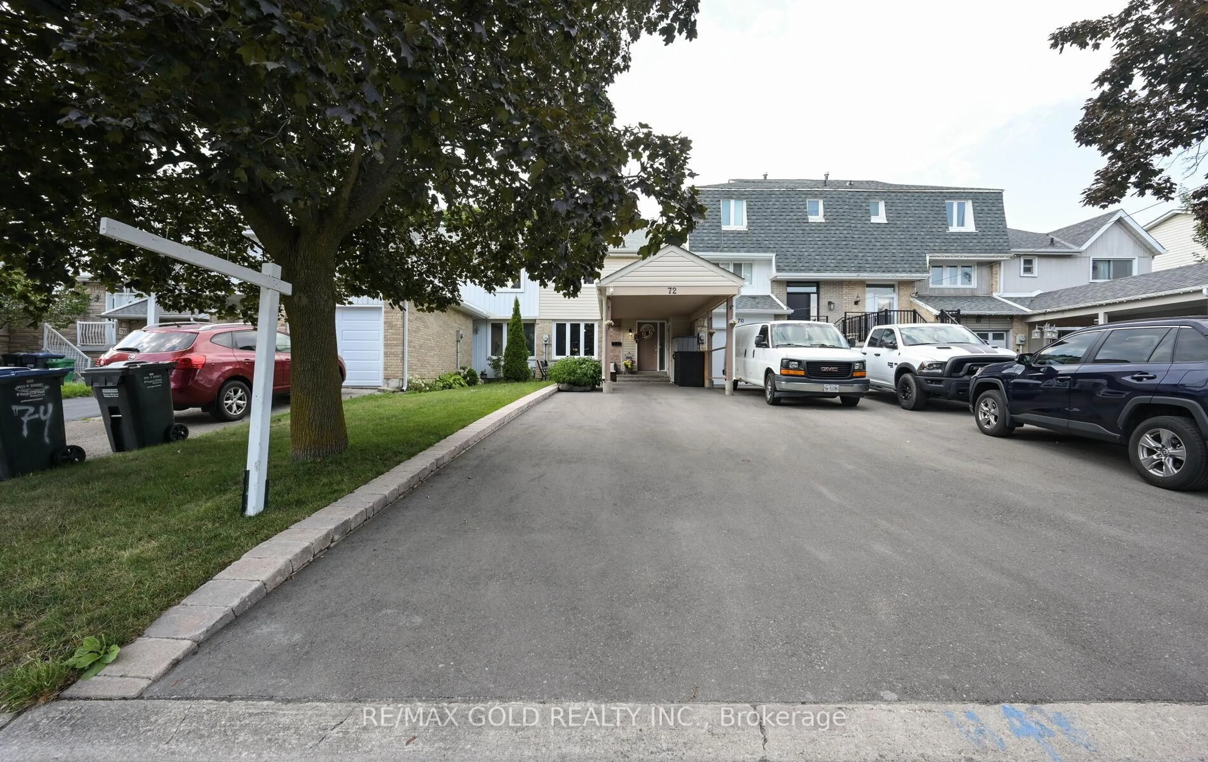 Unknown for 72 COURTLEIGH Sq, Brampton Ontario L6Z 1J3