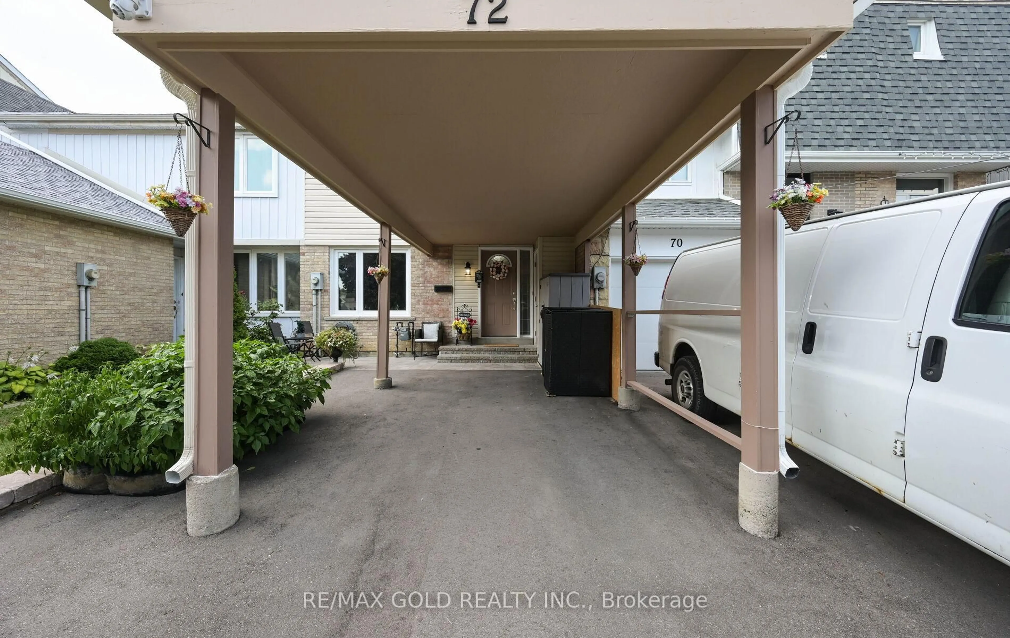 Unknown for 72 COURTLEIGH Sq, Brampton Ontario L6Z 1J3