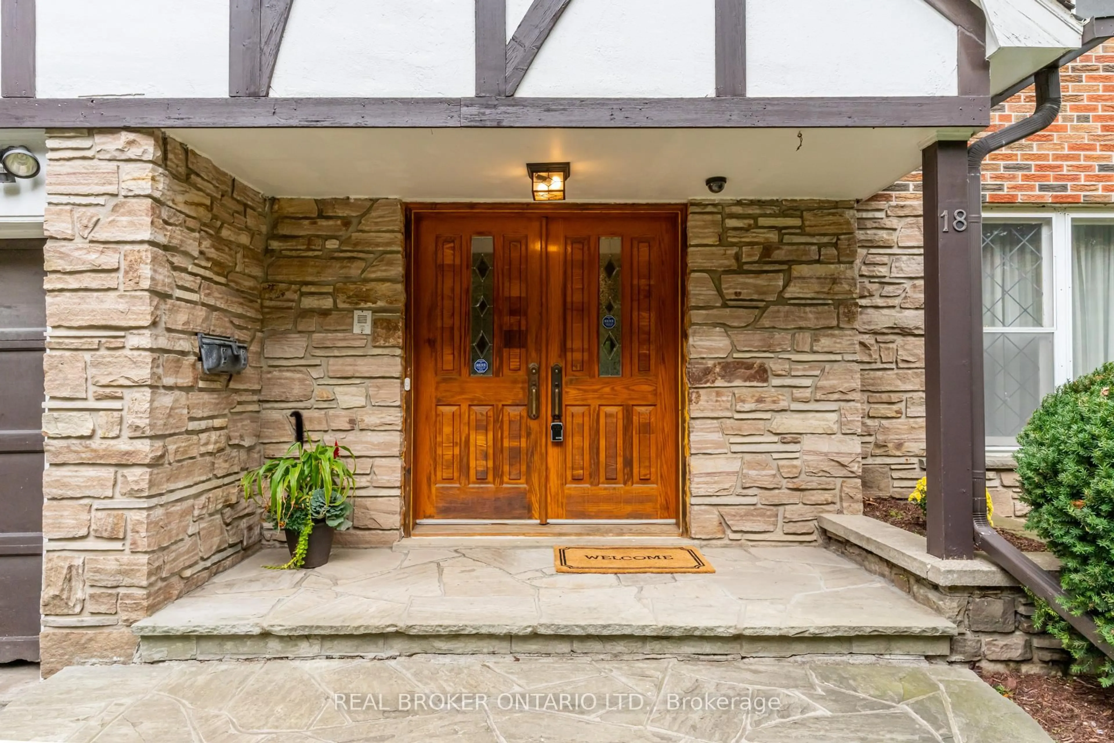Indoor entryway for 18 Burnt Log Cres, Toronto Ontario M9C 2J8
