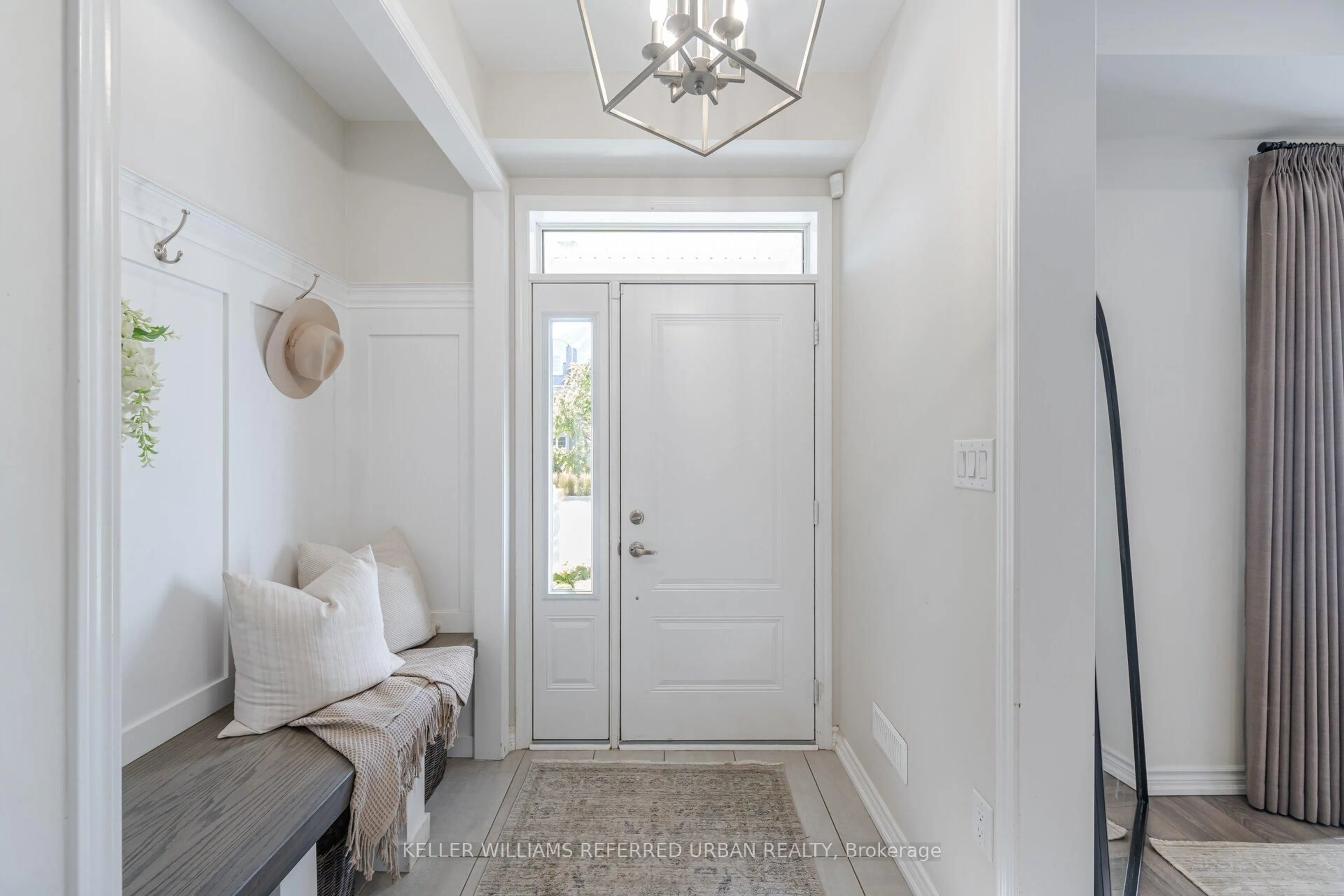 Indoor entryway for 1222 Rose Way #TH28, Milton Ontario L9E 1P2