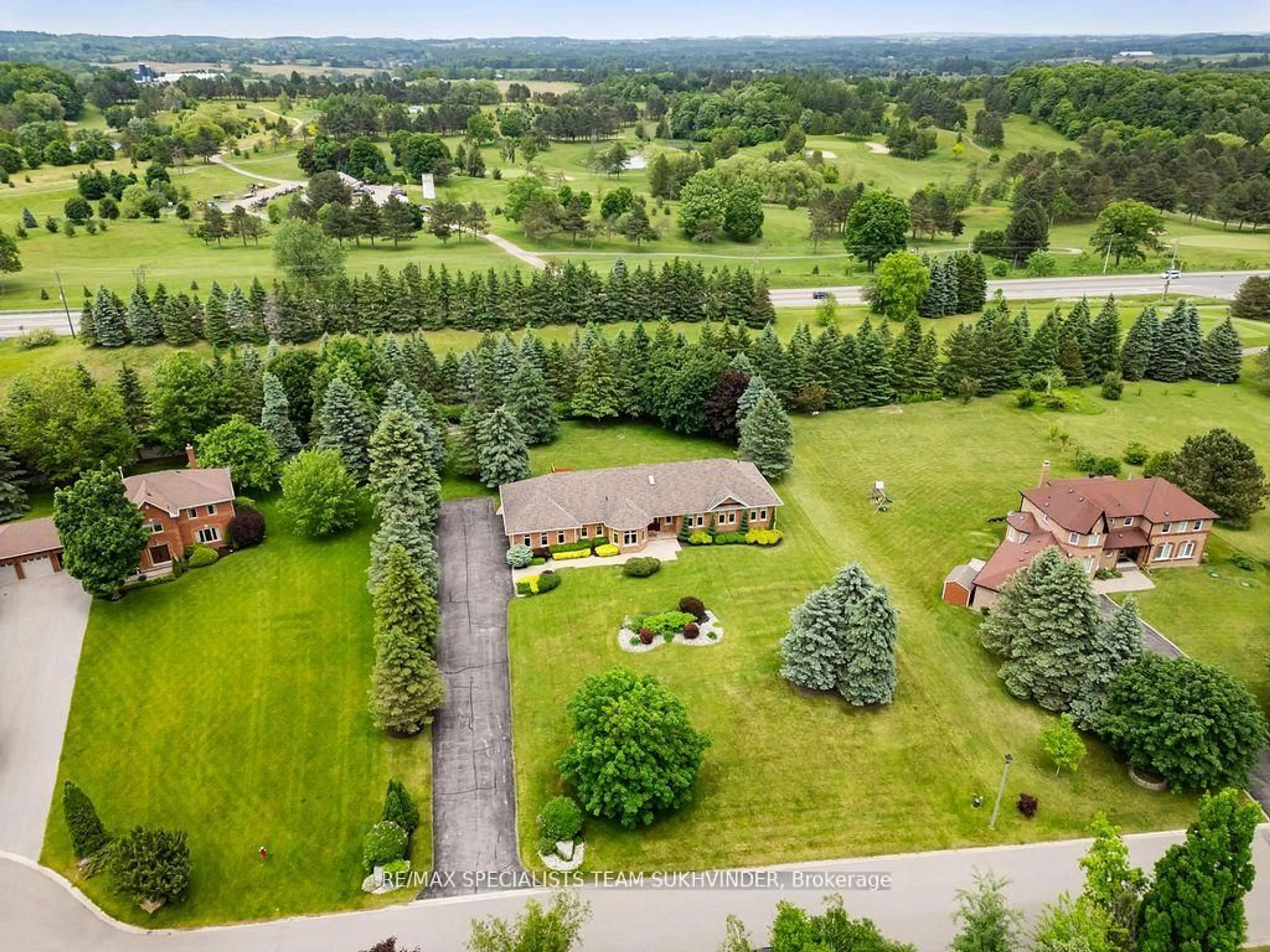 A pic from outside/outdoor area/front of a property/back of a property/a pic from drone, unknown for 7 Golfdale Crt, Caledon Ontario L7E 0B3